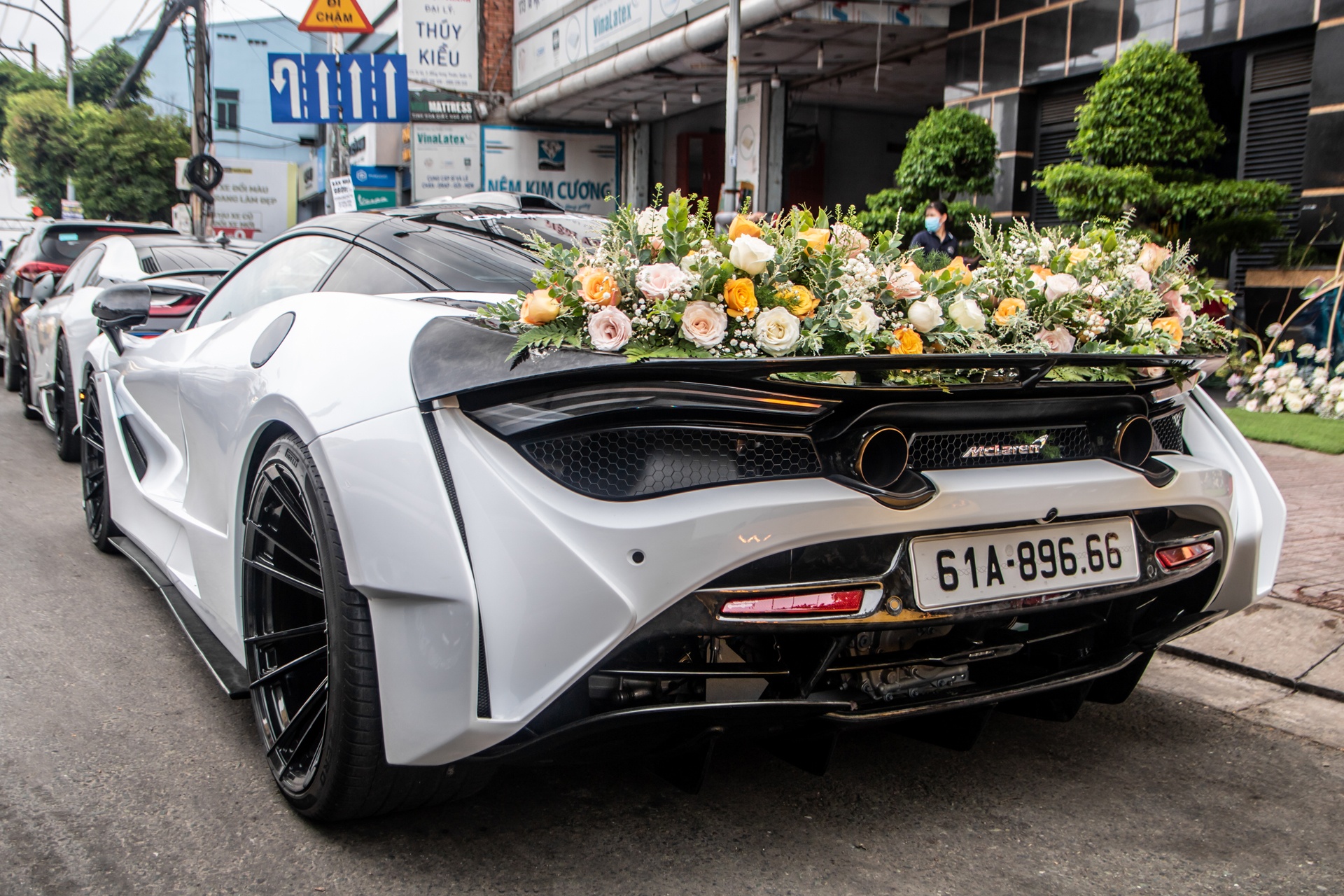 McLaren 720S N-Largo cùng dàn siêu xe rước dâu ảnh 15 McLaren 720S N-Largo cung dan sieu xe ruoc dau anh 15