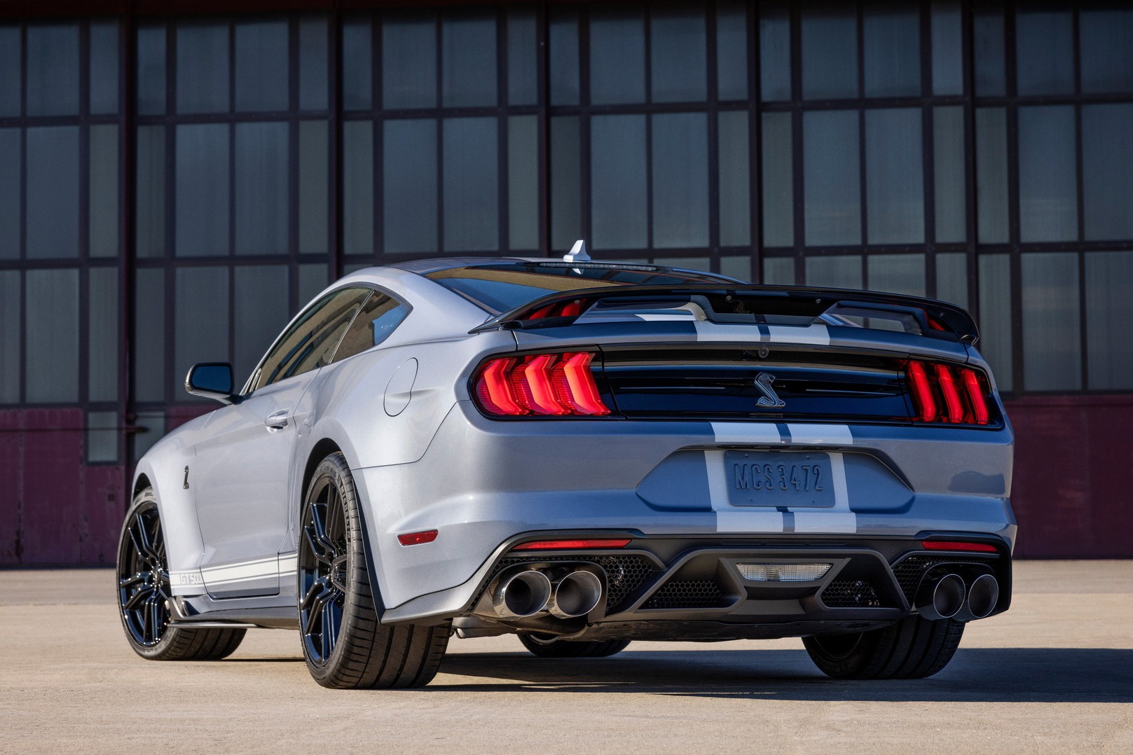 Ford Mustang Shelby GT500 Heritage Edition ảnh 4 Ford Mustang Shelby GT500 Heritage Edition anh 4