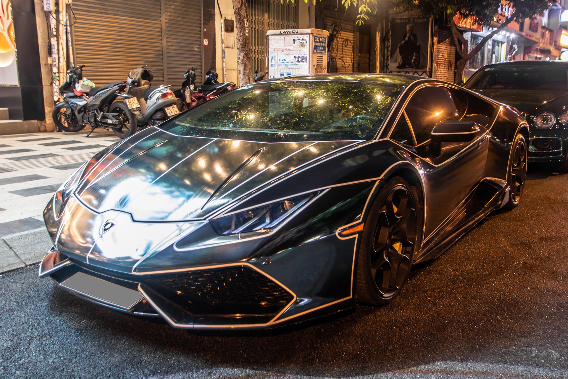 Lamborghini Huracan phong cach Tron Legacy anh 3