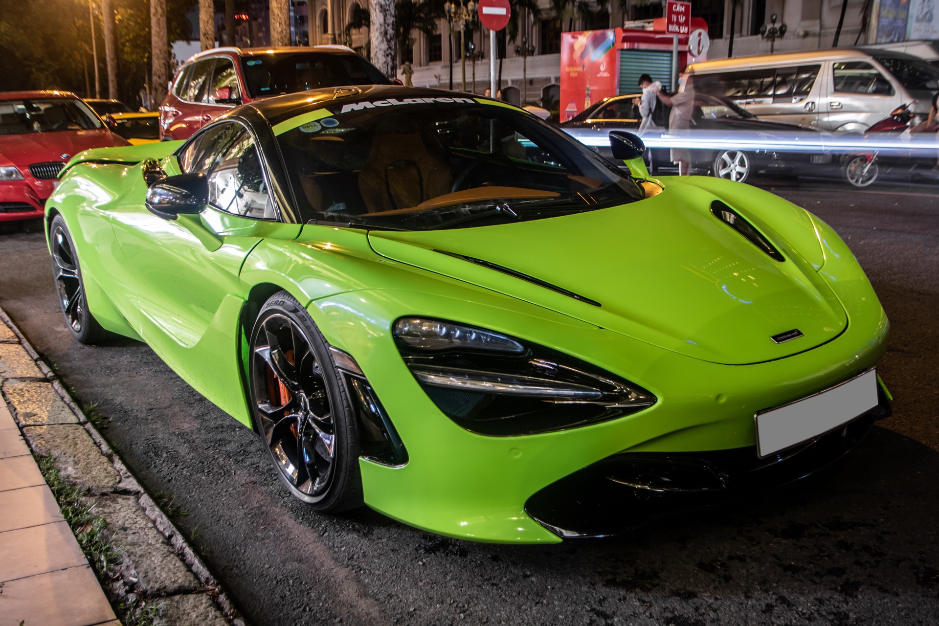 Chiec McLaren 720S dau tien ve Viet Nam xuat hien voi mau xanh khac la hinh anh