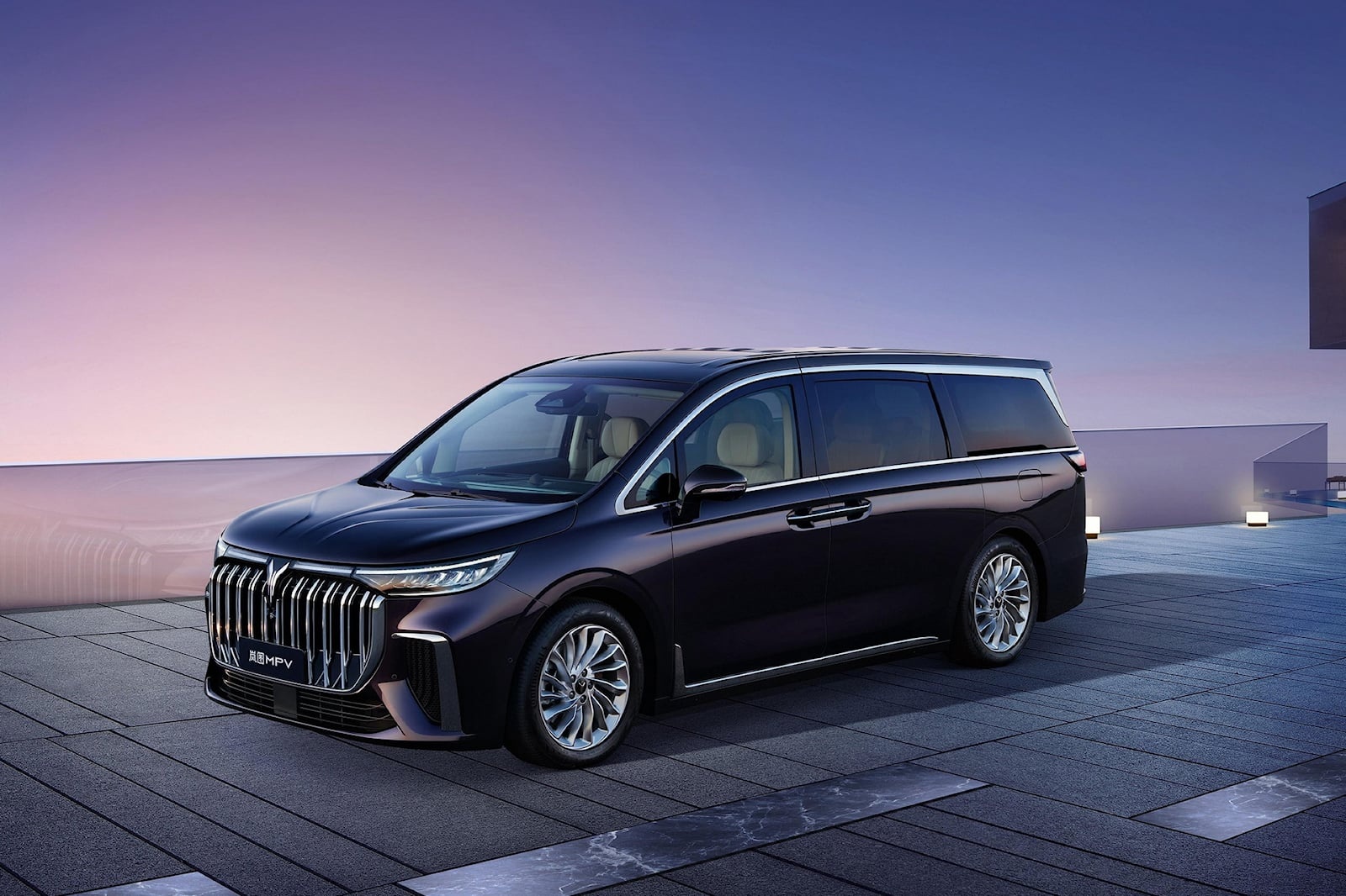 mẫu MPV với lưới tản nhiệt lớn hơn BMW ảnh 1 mau MPV voi luoi tan nhiet lon hon BMW anh 1