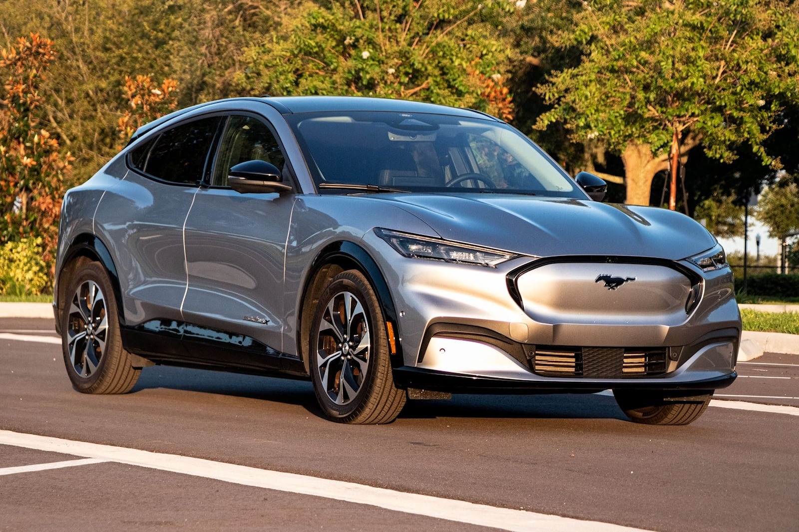 Ford va Chevrolet dang gap kho voi oto dien hinh anh