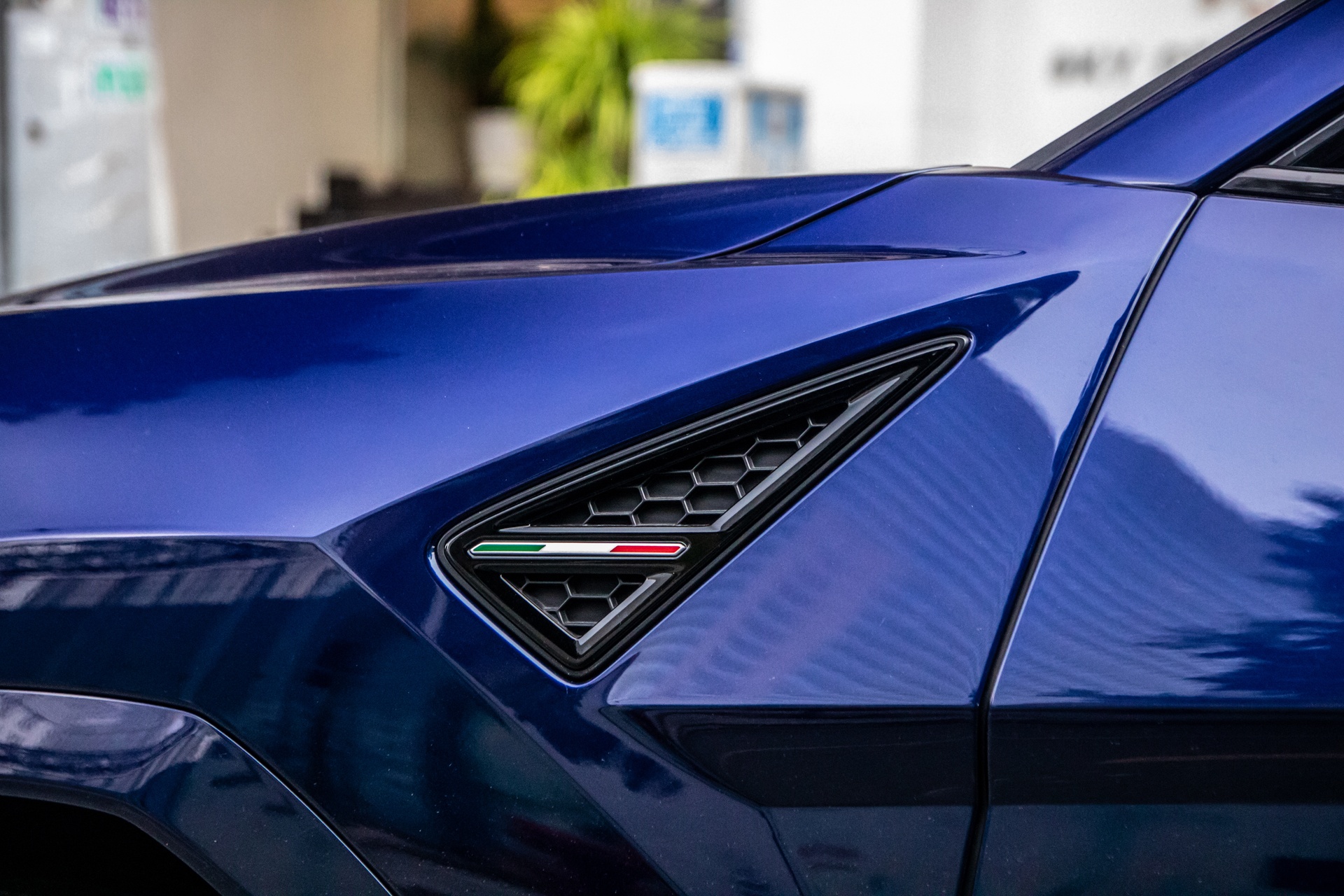 Lamborghini Urus màu độc ảnh 6 Lamborghini Urus mau doc anh 6