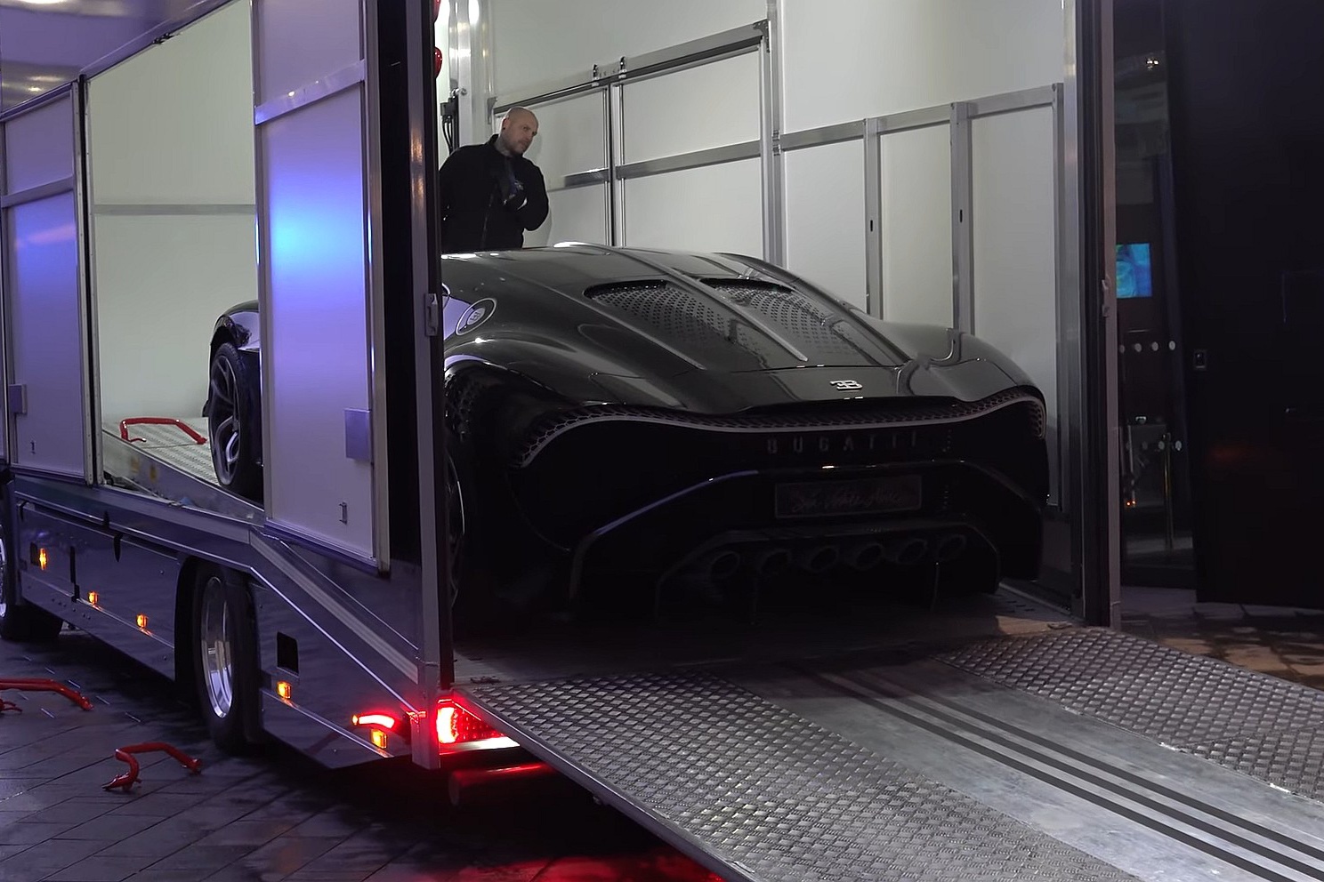 Bugatti La Voiture Noire xuất hiện tại London ảnh 2 Bugatti La Voiture Noire xuat hien tai London anh 2
