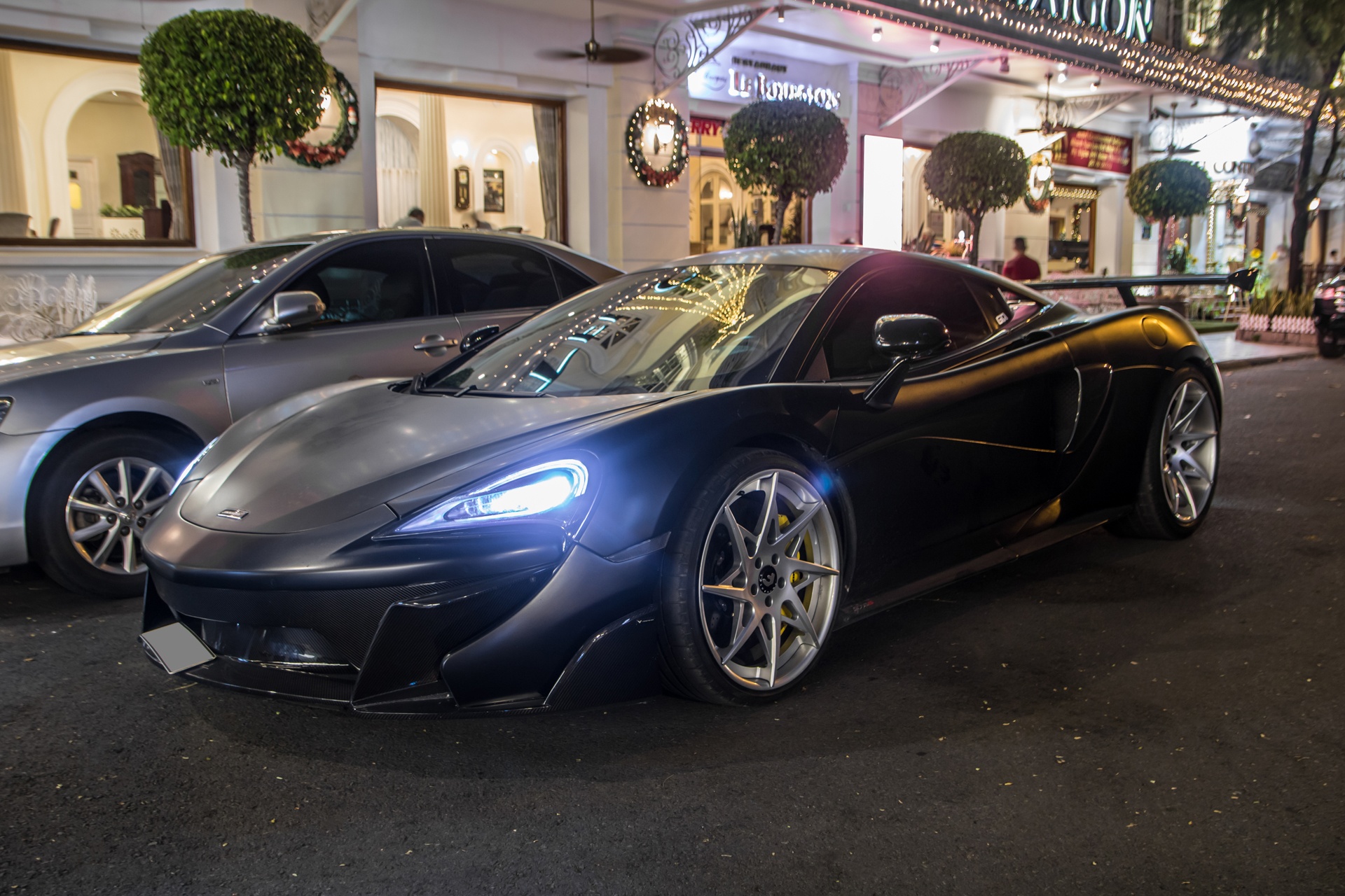 McLaren 570S duoc lam moi voi goi do ham ho tai TP.HCM hinh anh
