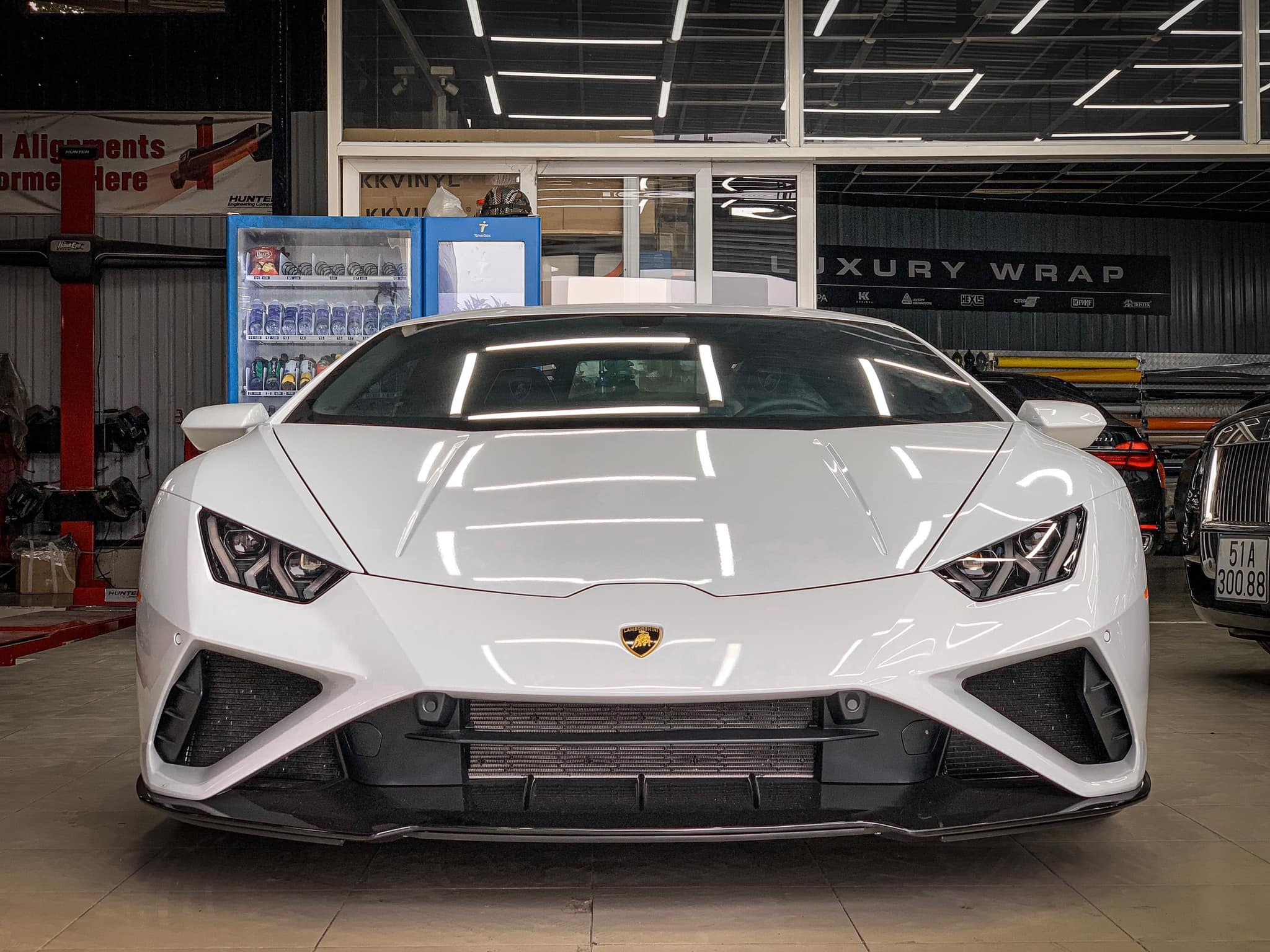 Lamborghini Huracan EVO RWD đầu tiên tại Việt Nam ảnh 2 Lamborghini Huracan EVO RWD dau tien tai Viet Nam anh 2