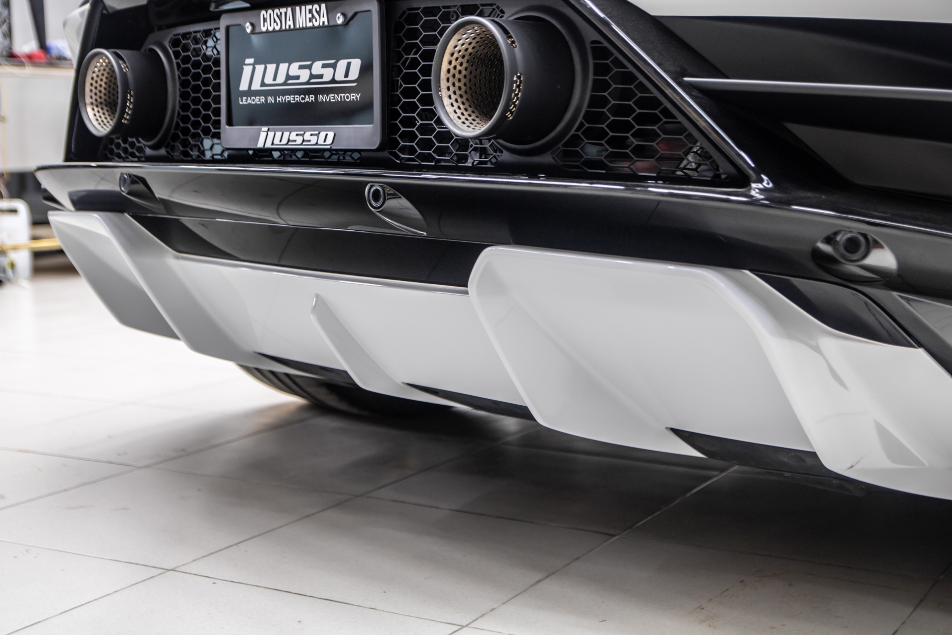 Lamborghini Huracan EVO RWD đầu tiên tại Việt Nam ảnh 4 Lamborghini Huracan EVO RWD dau tien tai Viet Nam anh 4