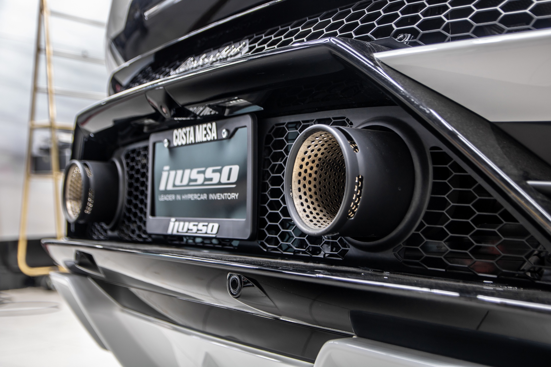 Lamborghini Huracan EVO RWD đầu tiên tại Việt Nam ảnh 12 Lamborghini Huracan EVO RWD dau tien tai Viet Nam anh 12