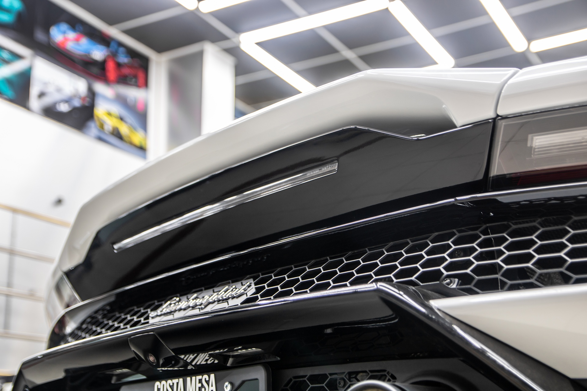 Lamborghini Huracan EVO RWD đầu tiên tại Việt Nam ảnh 13 Lamborghini Huracan EVO RWD dau tien tai Viet Nam anh 13
