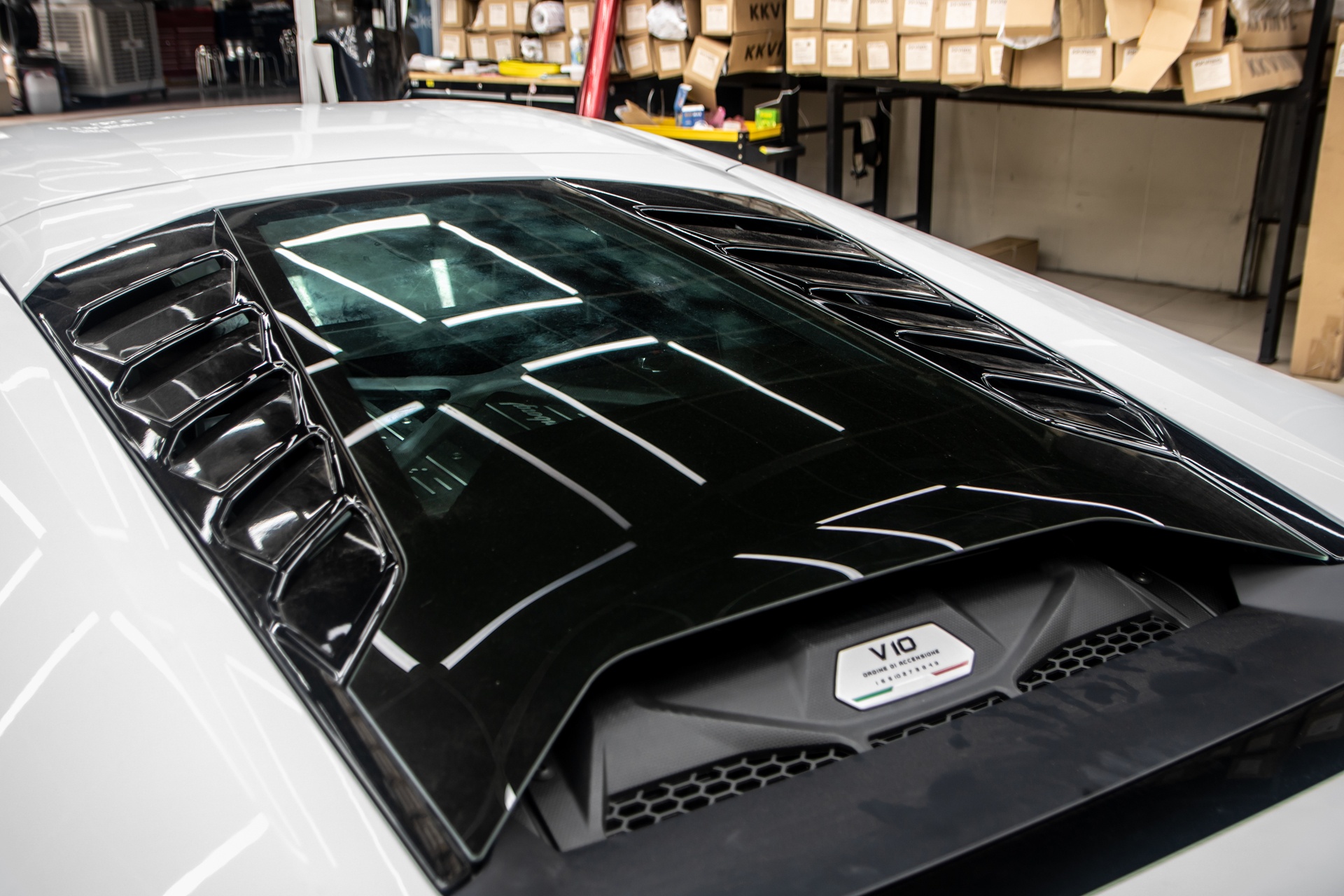 Lamborghini Huracan EVO RWD đầu tiên tại Việt Nam ảnh 23 Lamborghini Huracan EVO RWD dau tien tai Viet Nam anh 23