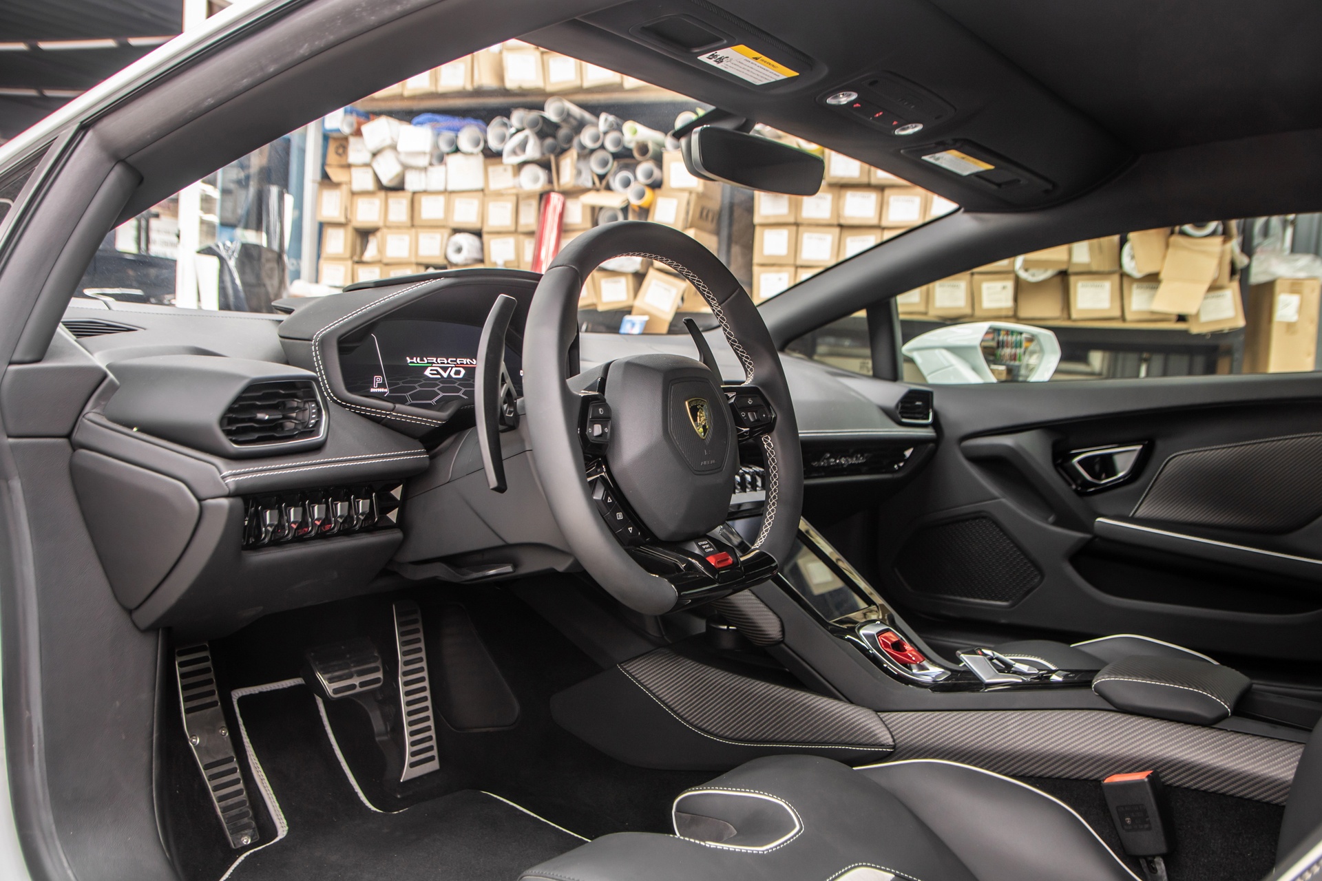 Lamborghini Huracan EVO RWD đầu tiên tại Việt Nam ảnh 14 Lamborghini Huracan EVO RWD dau tien tai Viet Nam anh 14