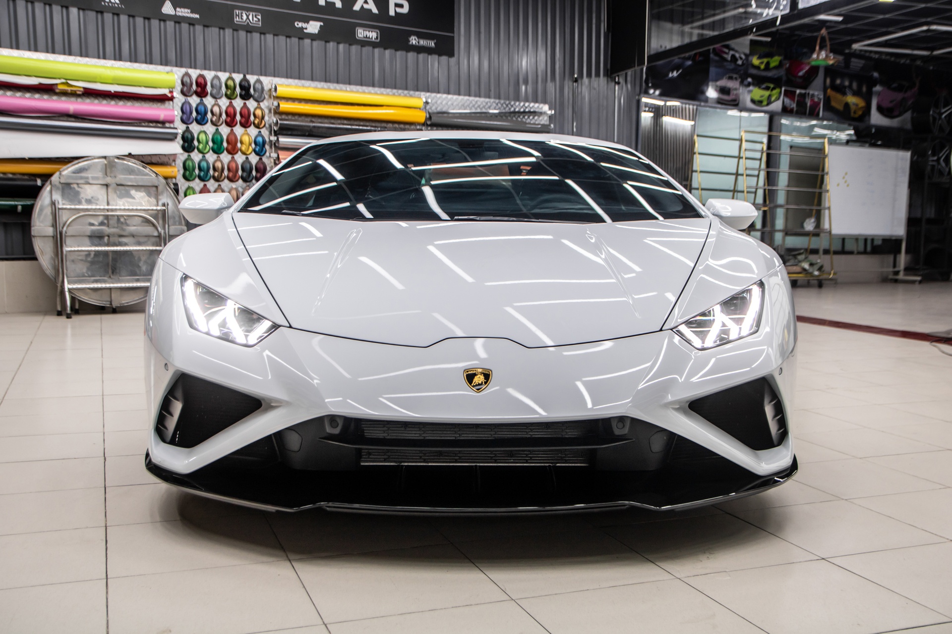 Lamborghini Huracan EVO RWD đầu tiên tại Việt Nam ảnh 2 Lamborghini Huracan EVO RWD dau tien tai Viet Nam anh 2