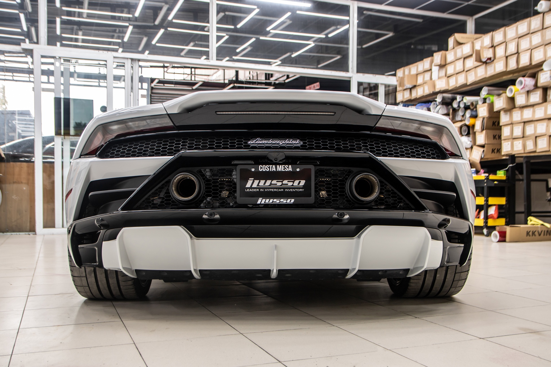Lamborghini Huracan EVO RWD đầu tiên tại Việt Nam ảnh 28 Lamborghini Huracan EVO RWD dau tien tai Viet Nam anh 28