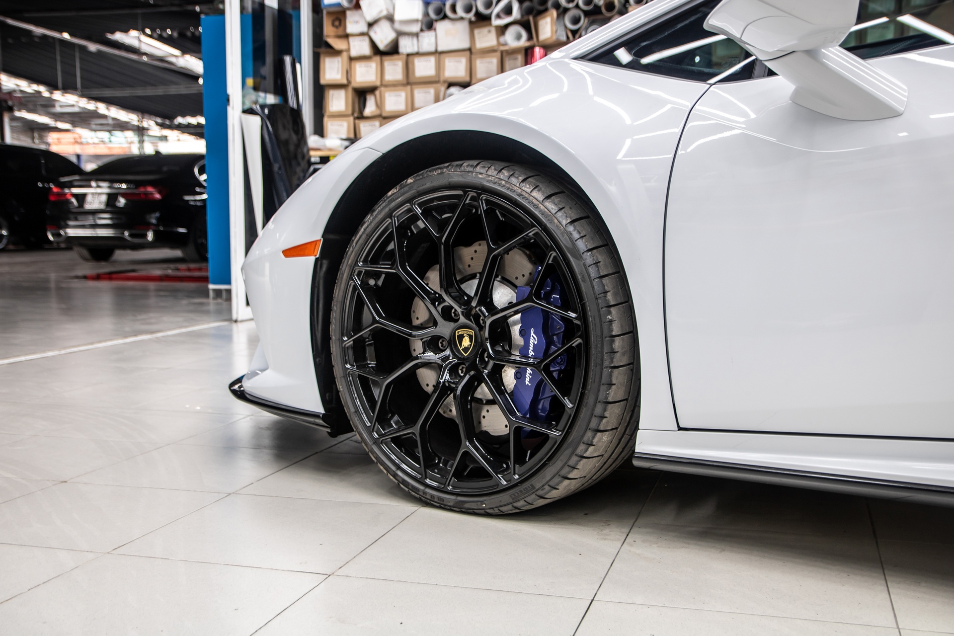 Lamborghini Huracan EVO RWD đầu tiên tại Việt Nam ảnh 9 Lamborghini Huracan EVO RWD dau tien tai Viet Nam anh 9