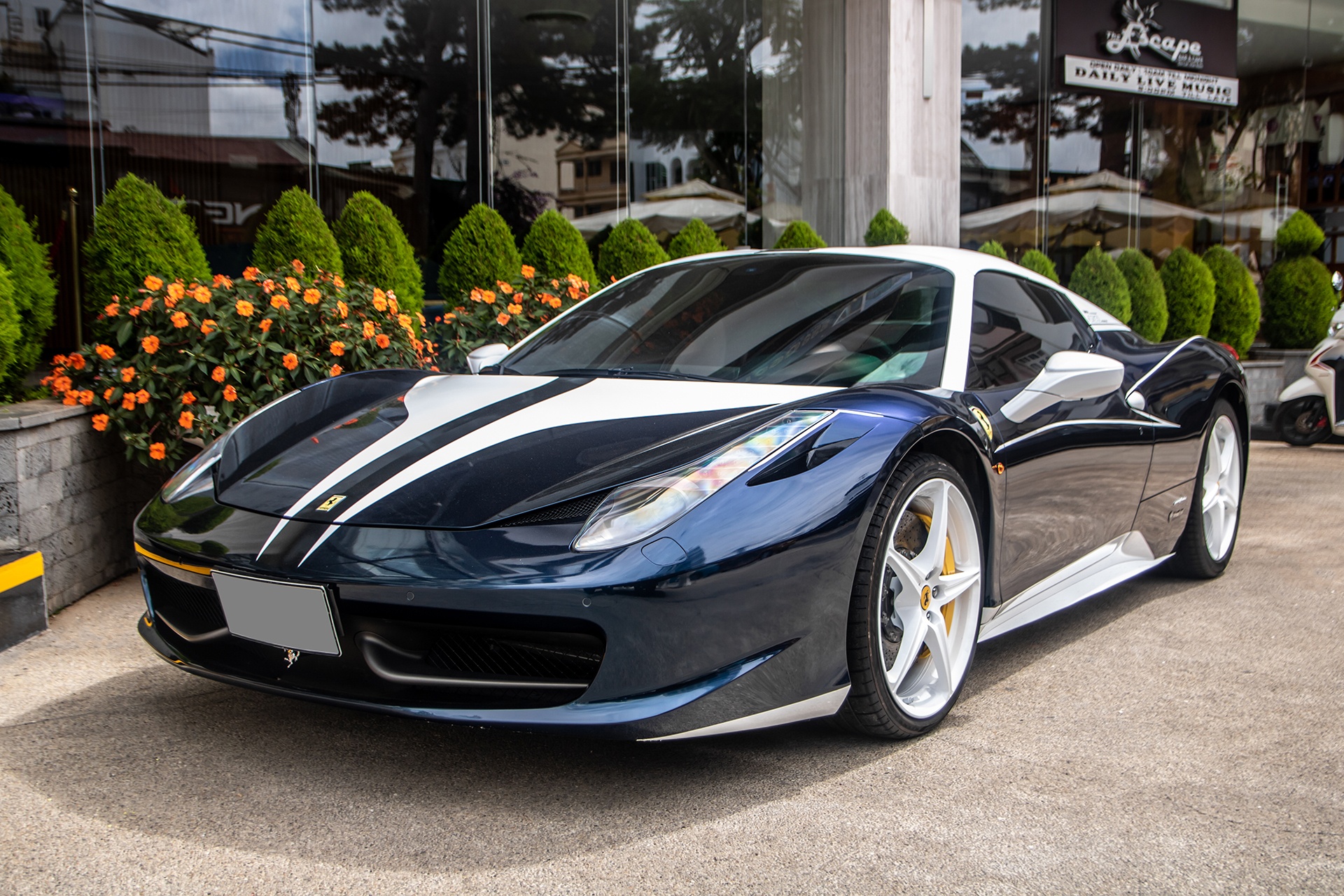 Ferrari 458 Spider duoc lam moi ngoai that tai TP.HCM hinh anh