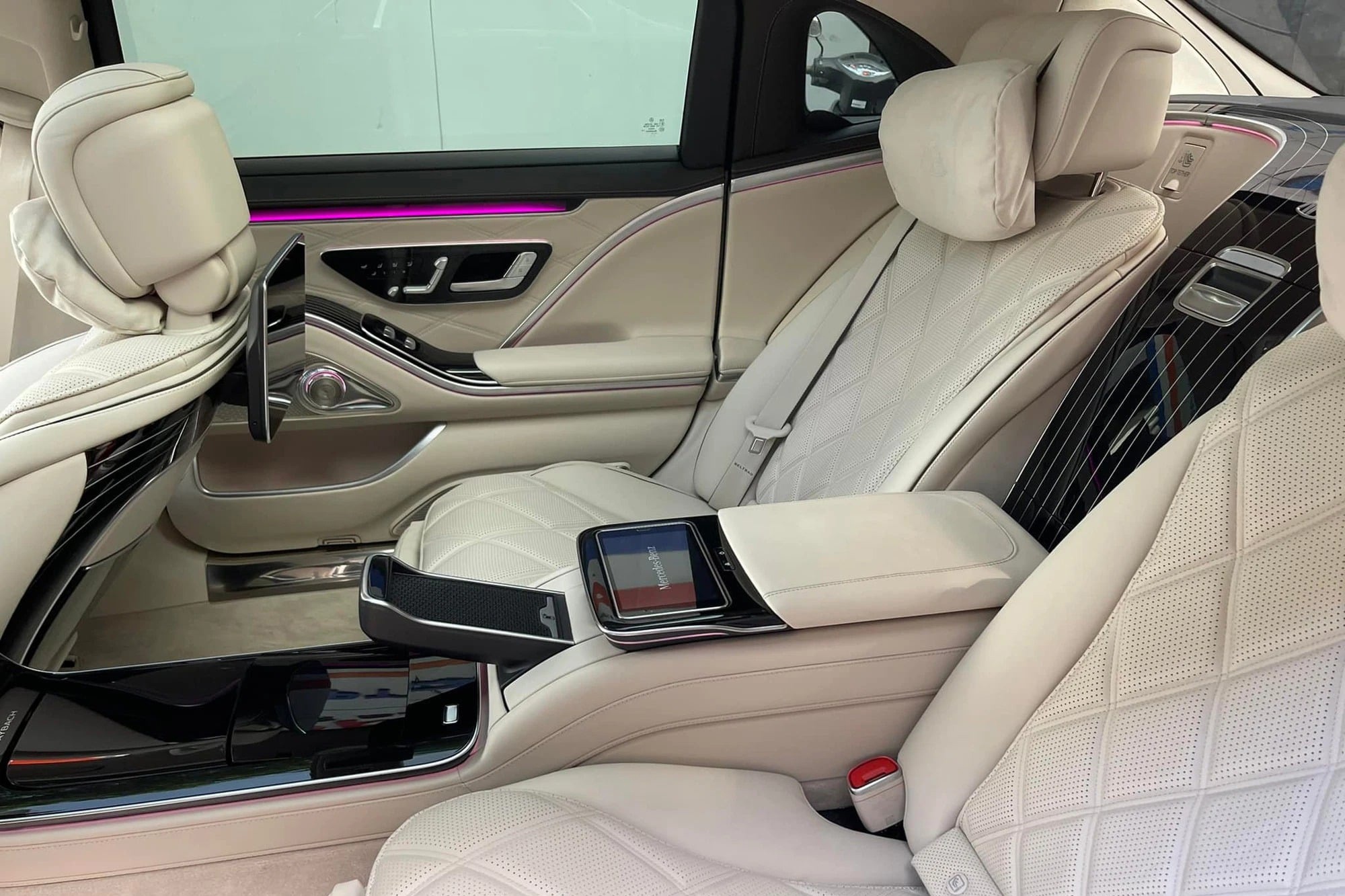 Mercedes-Maybach S 680 đầu tiên tại Việt Nam ảnh 5 Mercedes-Maybach S 680 dau tien tai Viet Nam anh 5