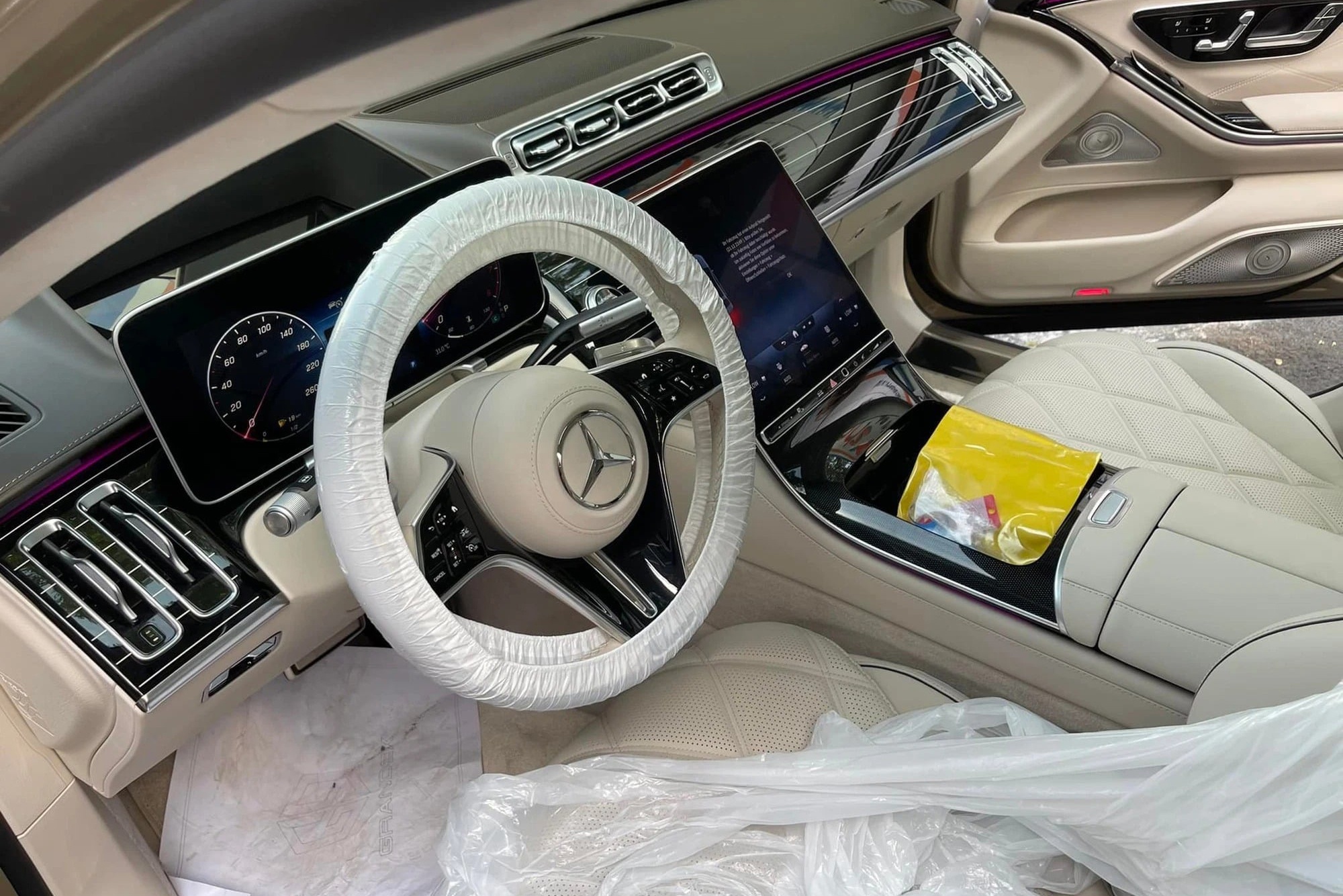 Mercedes-Maybach S 680 đầu tiên tại Việt Nam ảnh 4 Mercedes-Maybach S 680 dau tien tai Viet Nam anh 4