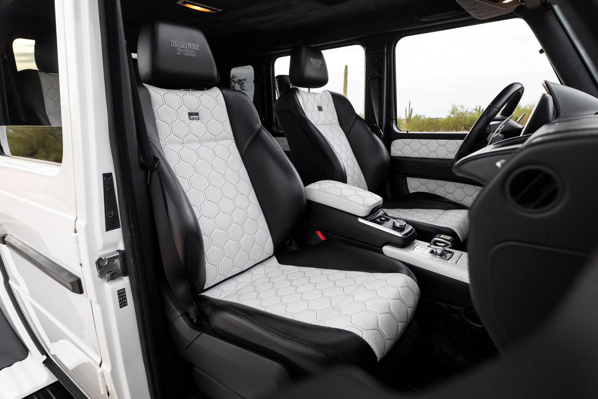 Mercedes-AMG G 63 6x6 độ Brabus được rao bán ảnh 7 Mercedes-AMG G 63 6x6 do Brabus duoc rao ban anh 7