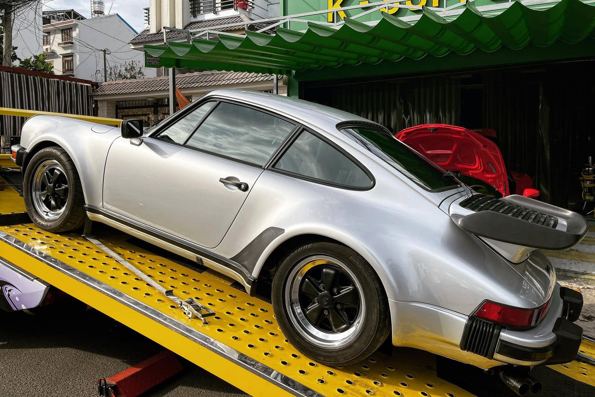Ong Dang Le Nguyen Vu tau Porsche 930 Turbo anh 3