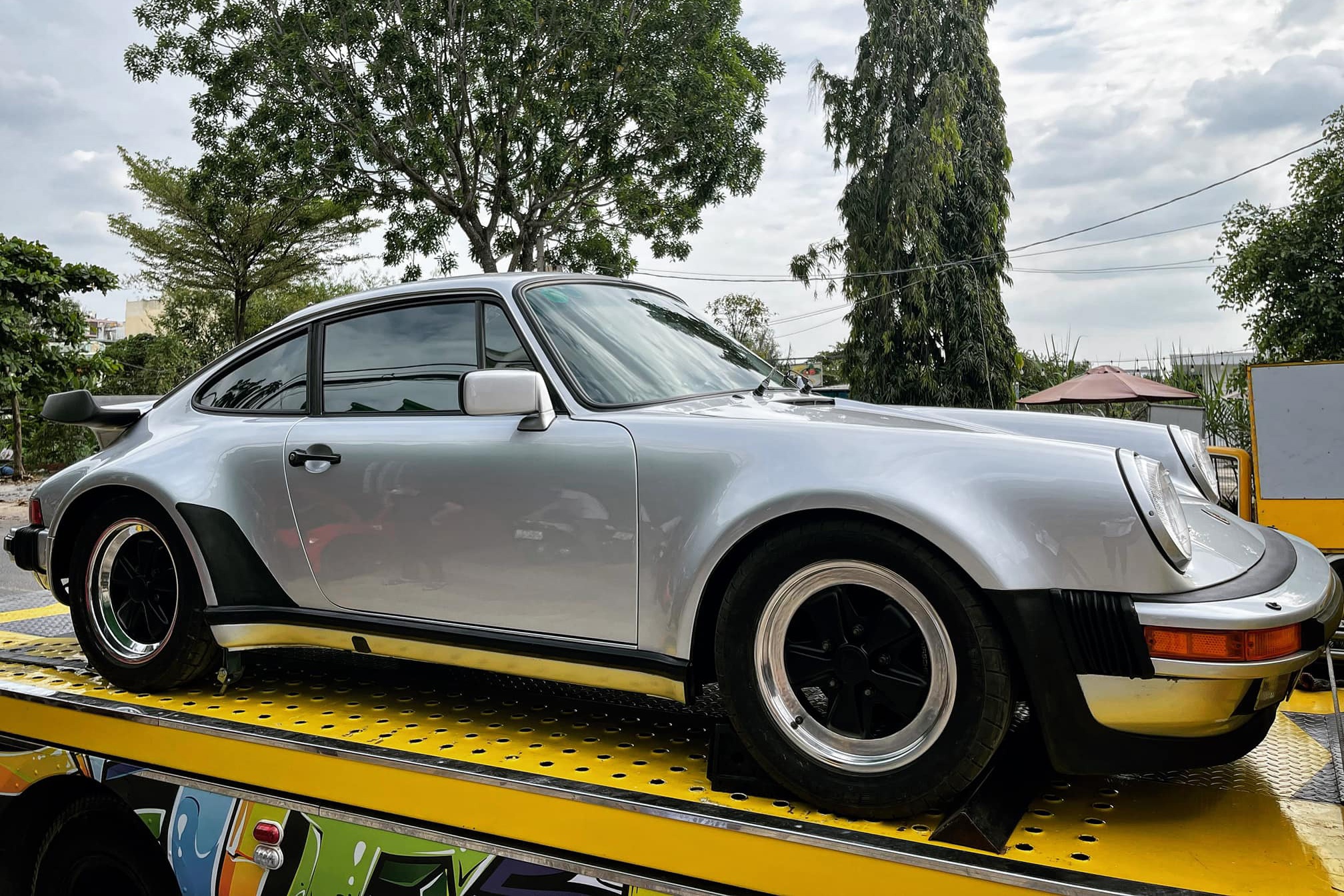 Chiec Porsche 930 Turbo hang hiem da co chu tai TP.HCM hinh anh