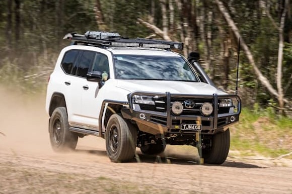 Toyota Land Cruiser voi ban do off-road anh 6