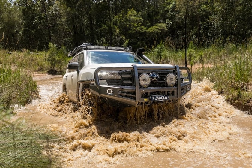 Toyota Land Cruiser voi ban do off-road anh 1