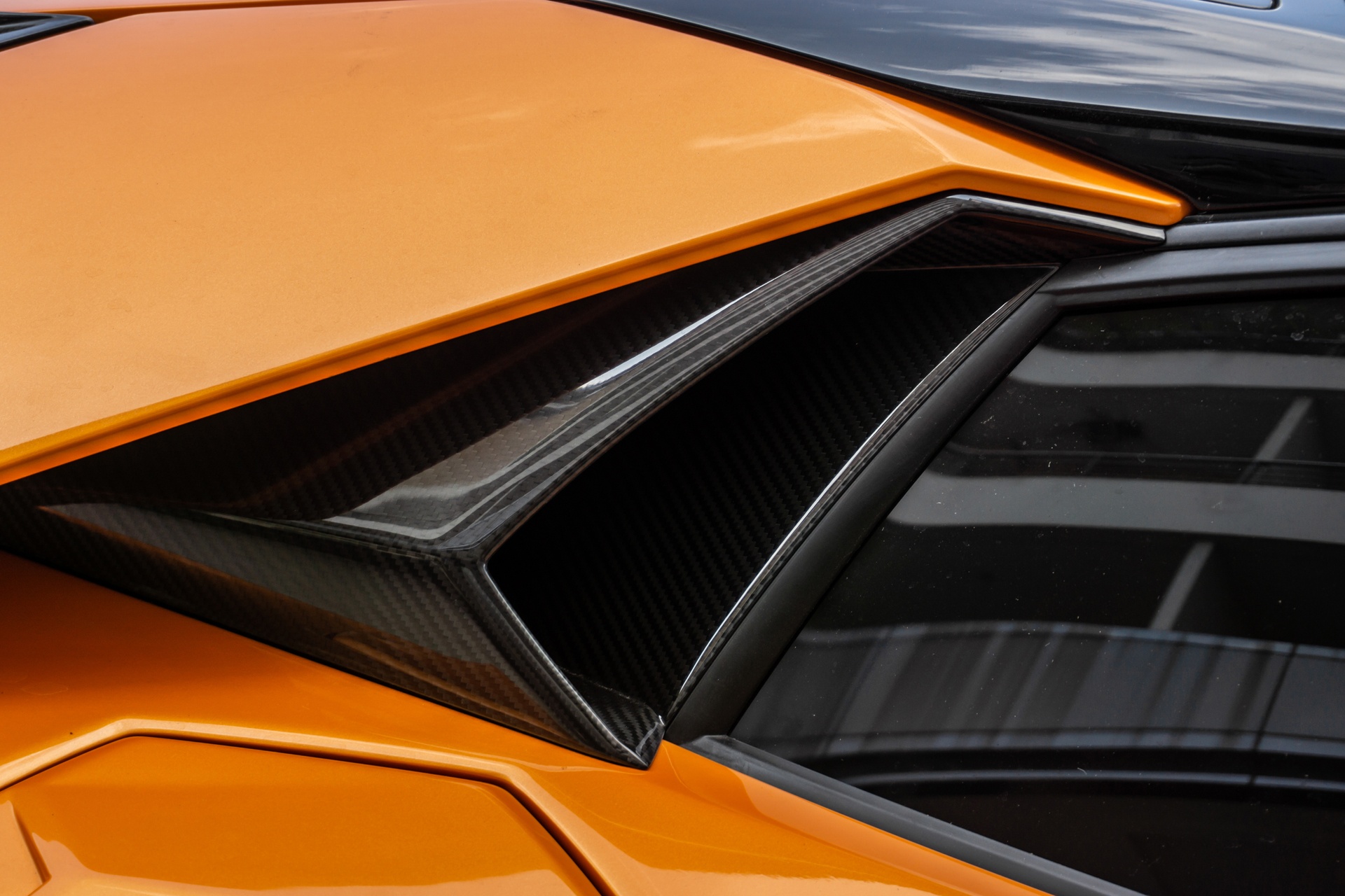 Lamborghini Aventador SVJ Roadster mau cam anh 9