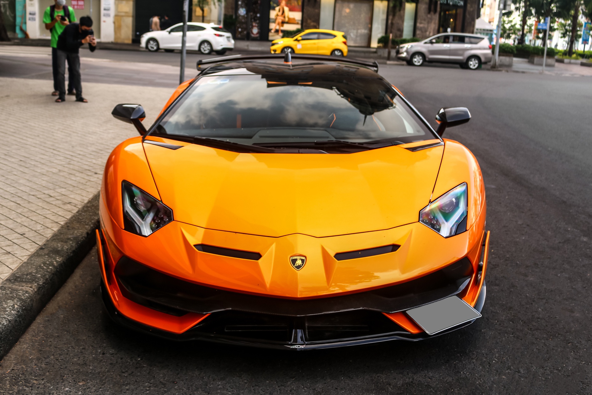 Lamborghini Aventador SVJ Roadster mau cam anh 3