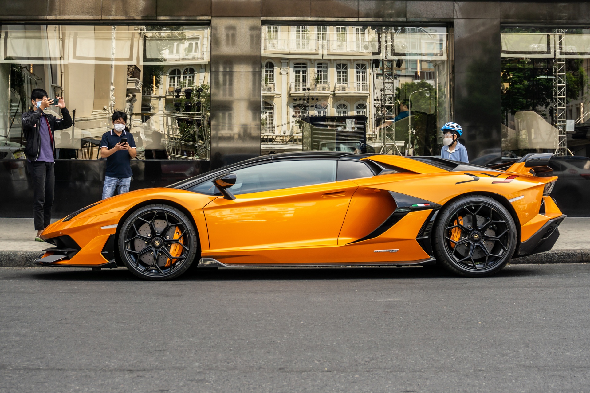 Lamborghini Aventador SVJ Roadster mau cam anh 4