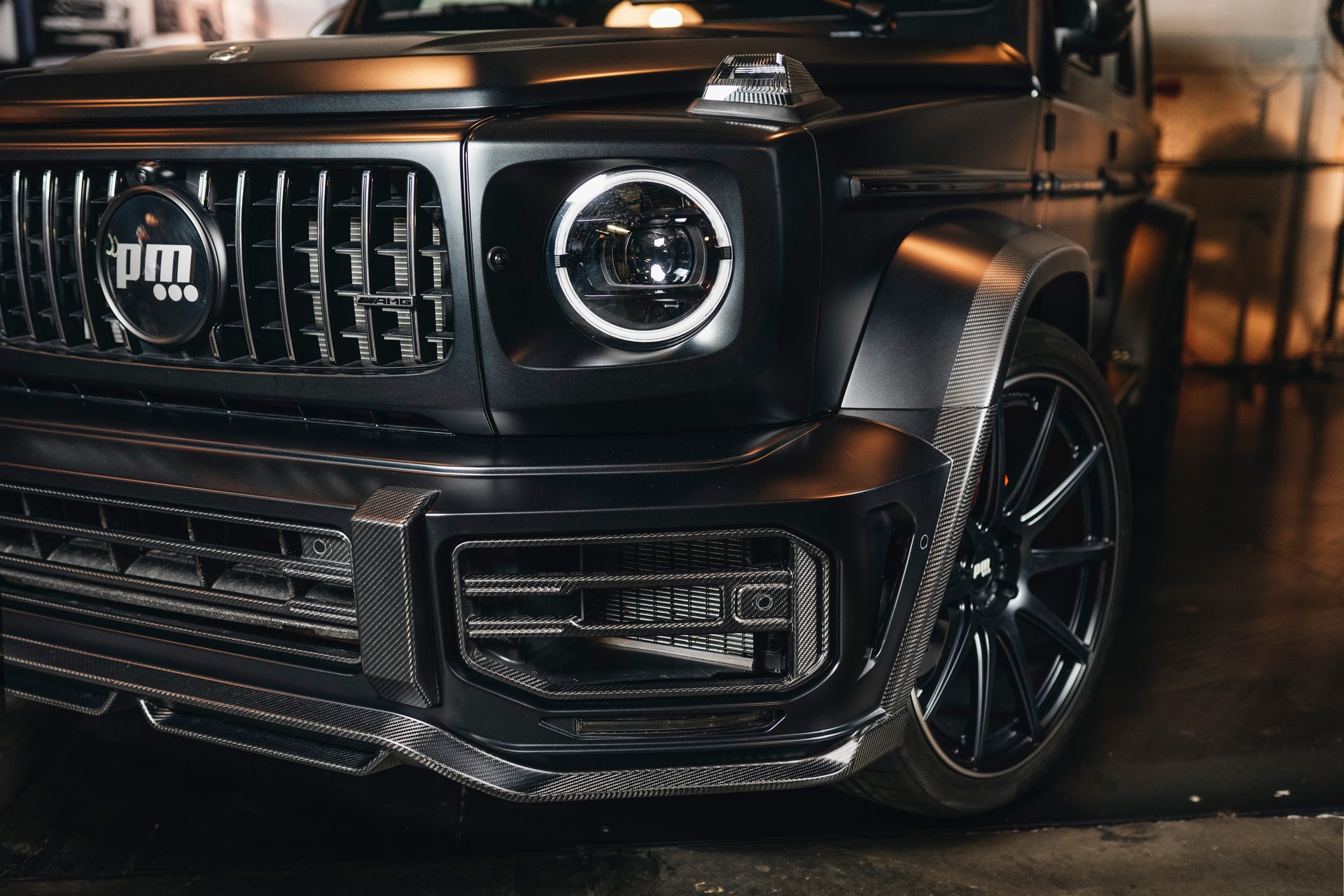 Mercedes-AMG G 63 với gói độ thân rộng ảnh 4 Mercedes-AMG G 63 voi goi do than rong anh 4