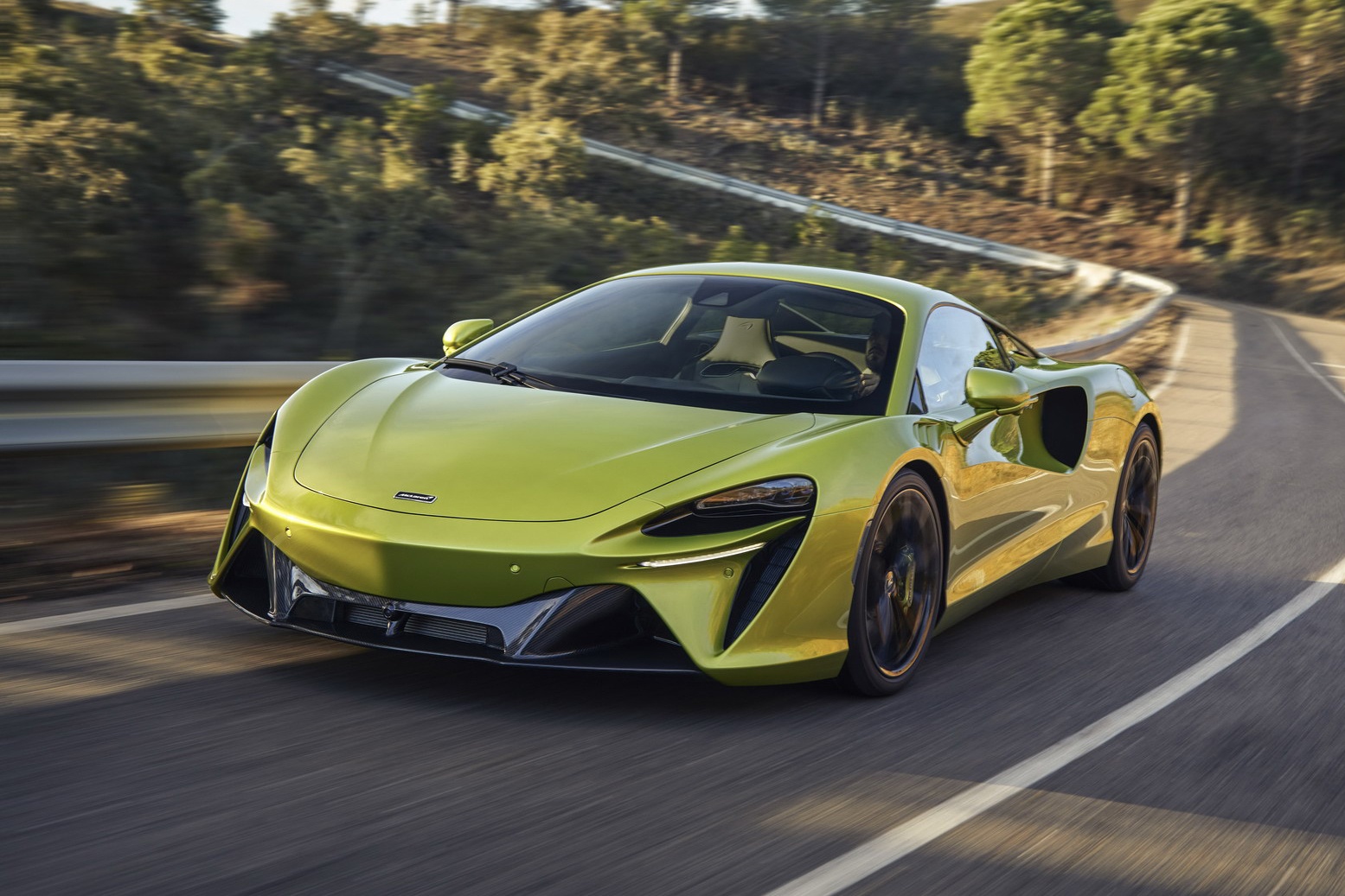 McLaren Artura lai cham giao hang vi con khung hoang chip toan cau hinh anh