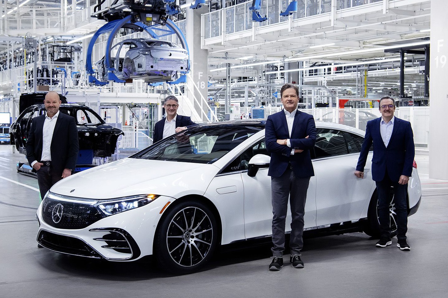 Cac hang oto chuyen minh the nao trong ky nguyen xe dien? hinh anh