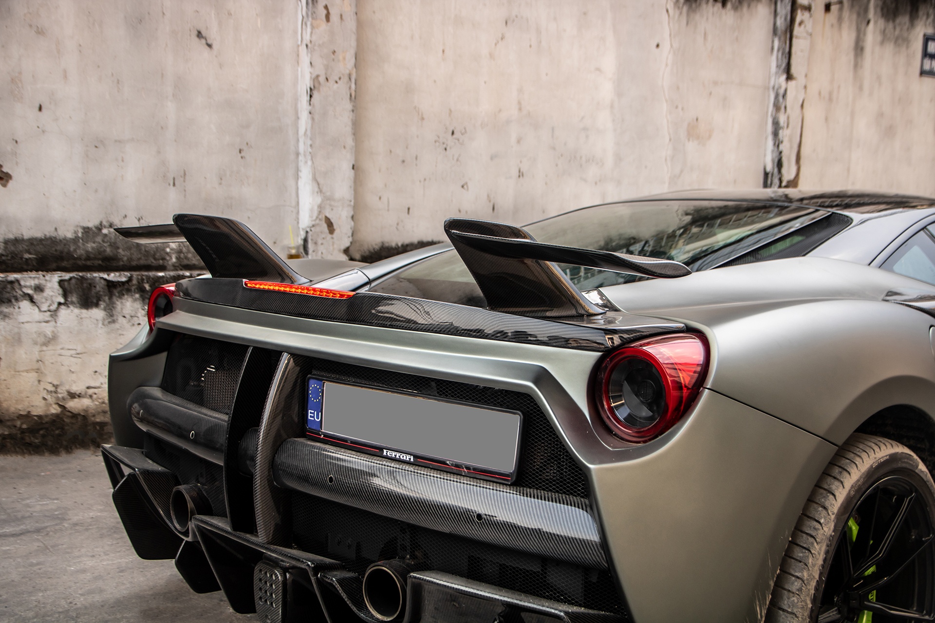 Ferrari 488 GTB voi goi do ham ho anh 5