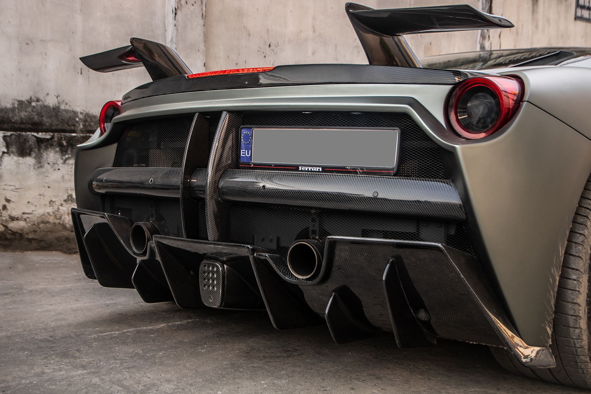 Ferrari 488 GTB voi goi do ham ho anh 4