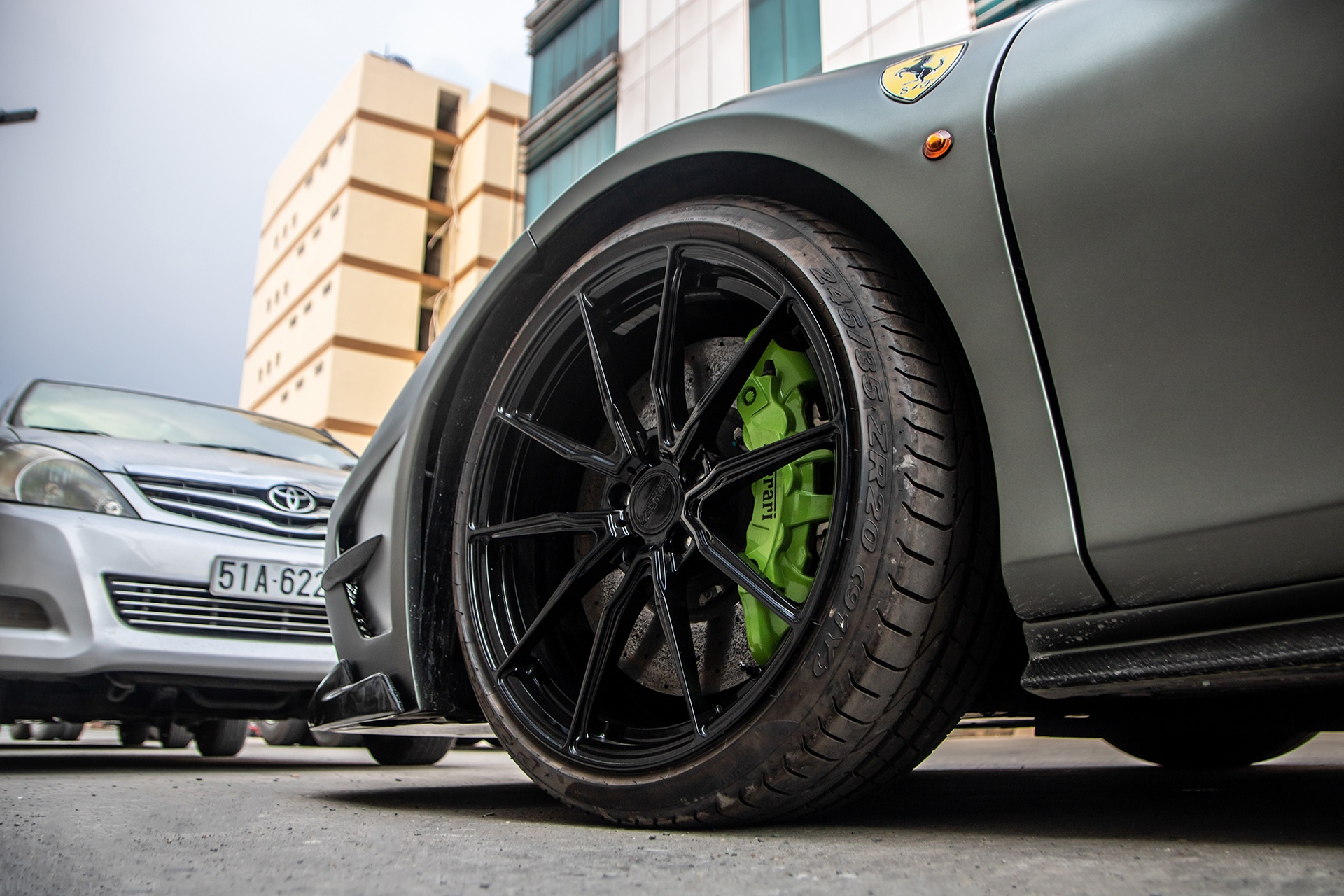 Ferrari 488 GTB voi goi do ham ho anh 10