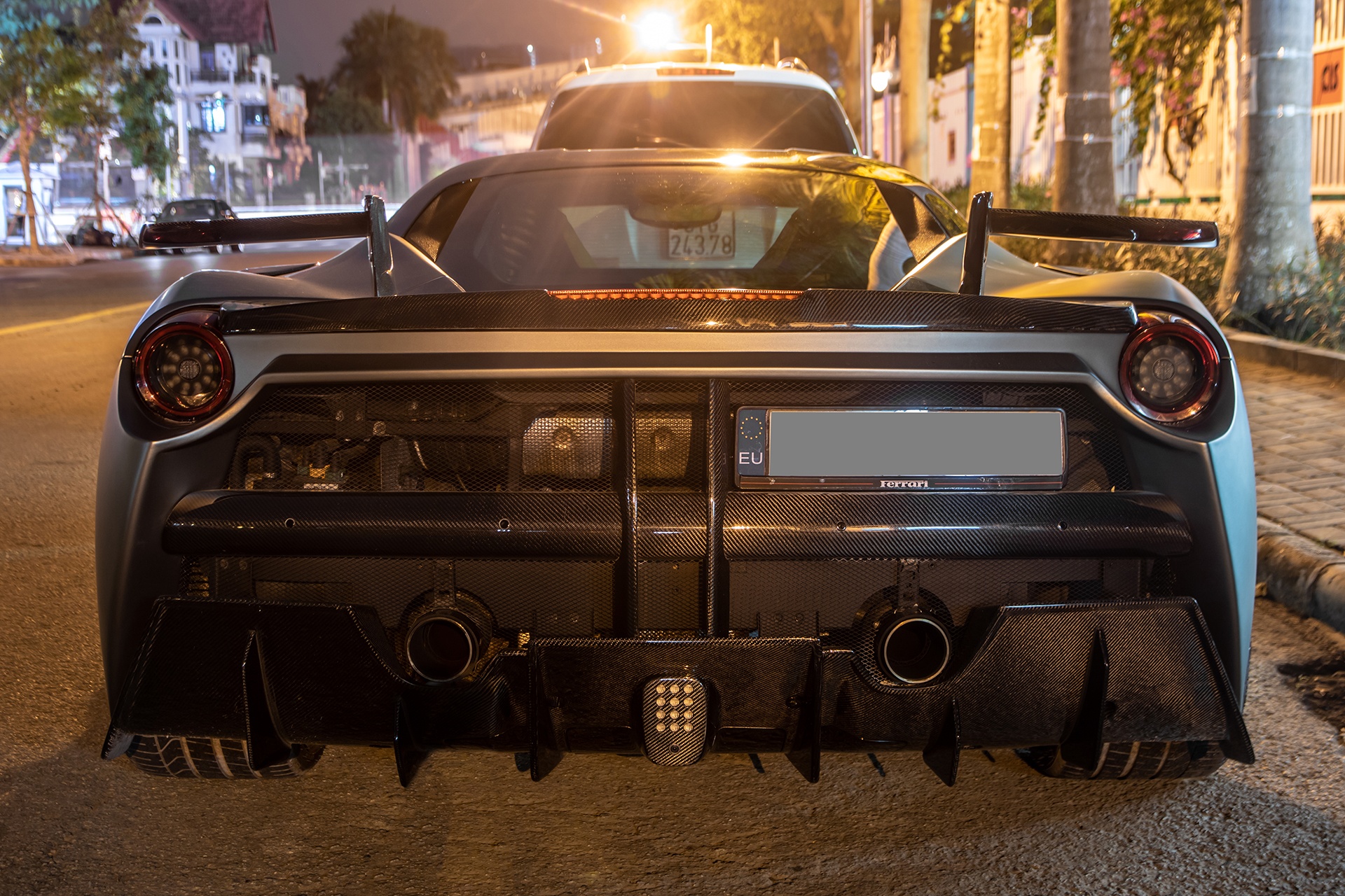 Ferrari 488 GTB voi goi do ham ho anh 12