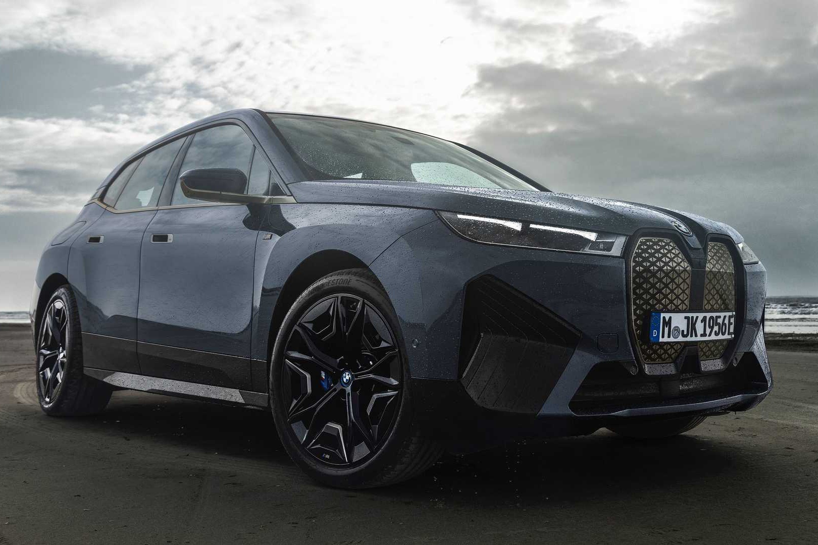 BMW dau tu them 1 ty USD de san xuat pin cho xe dien hinh anh