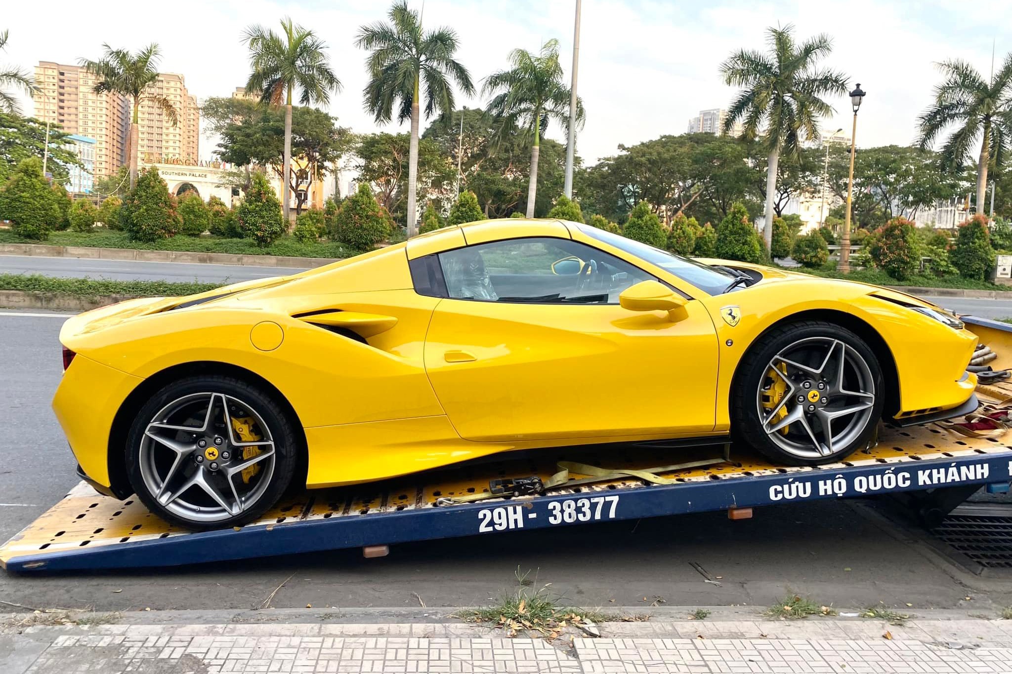 Ferrari F8 Spider về Việt Nam ảnh 3 Ferrari F8 Spider ve Viet Nam anh 3