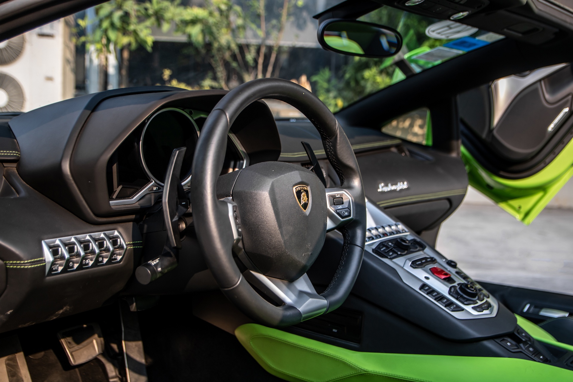 Lamborghini Aventador Roadster mau doc tai TP.HCM anh 15