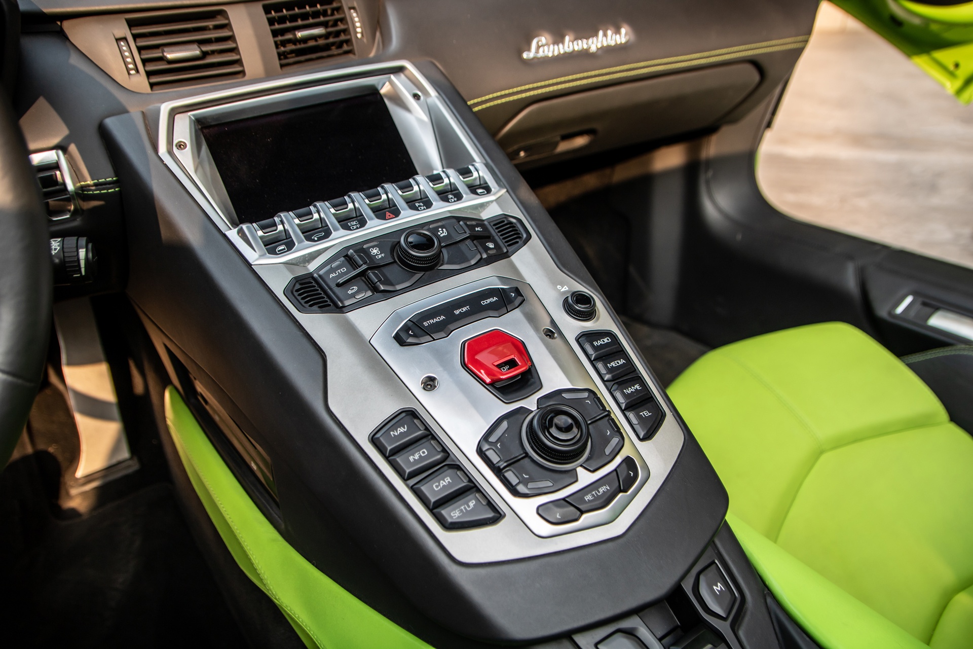 Lamborghini Aventador Roadster mau doc tai TP.HCM anh 18