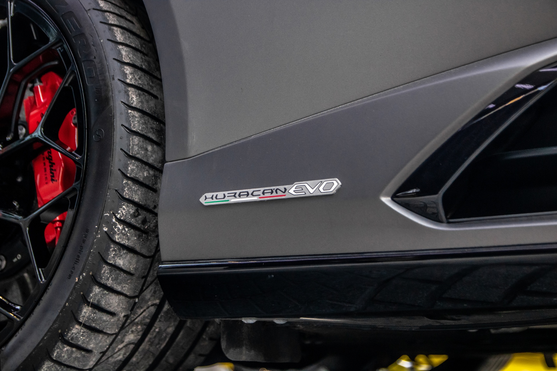 Lamborghini Huracan EVO đầu tiên về Việt Nam ảnh 10 Lamborghini Huracan EVO dau tien ve Viet Nam anh 10