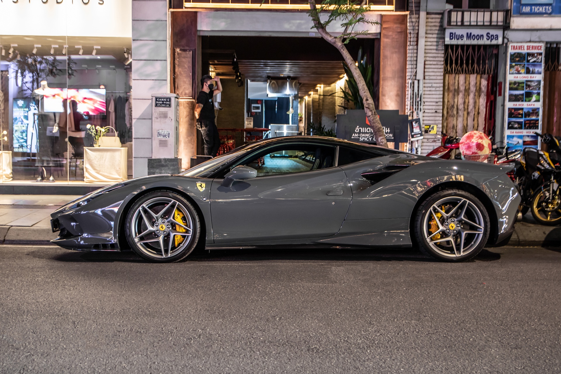Ferrari F8 Tributo màu lạ ảnh 15 Ferrari F8 Tributo mau la anh 15