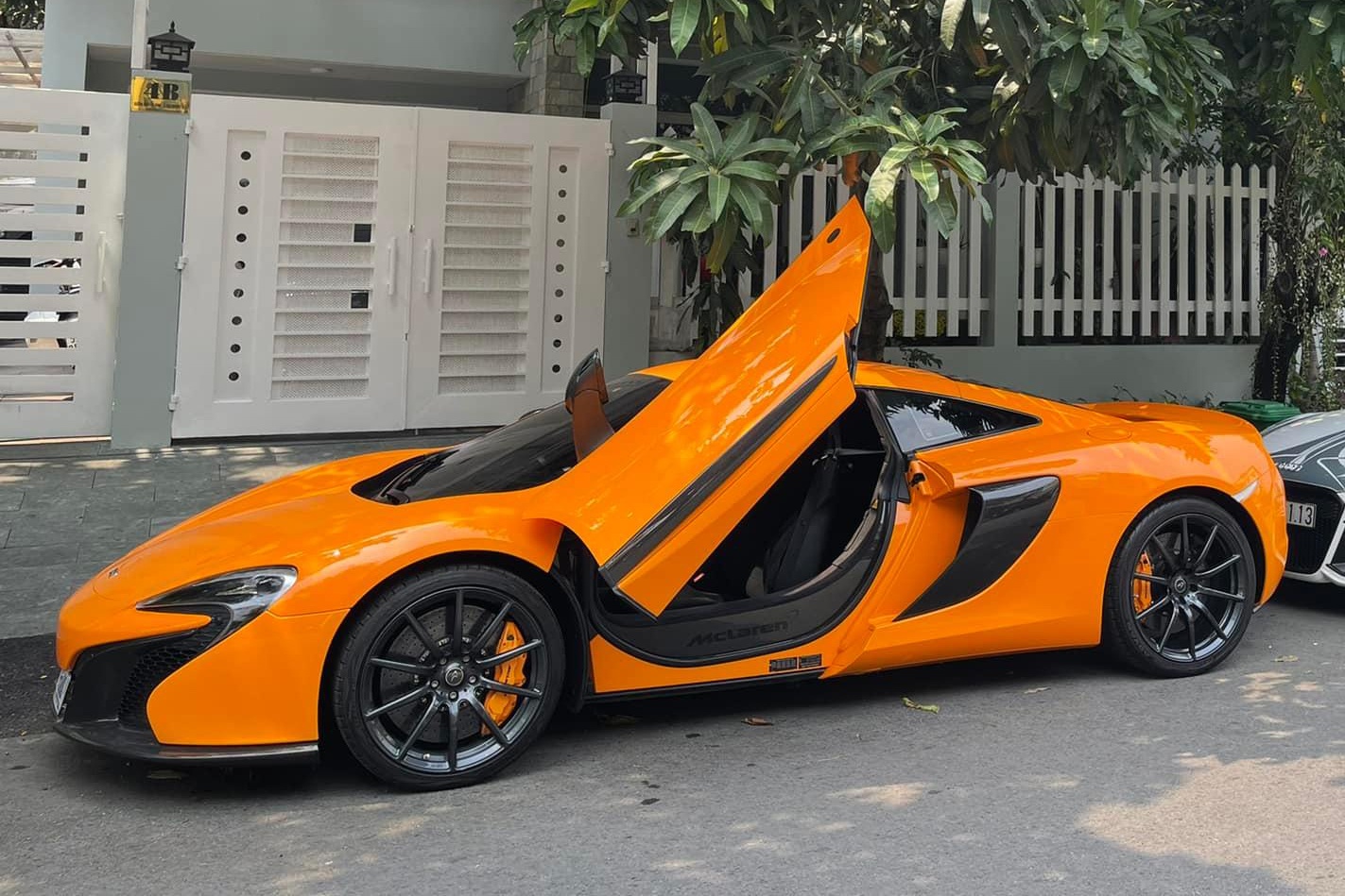 Them sieu xe McLaren 650S ve Viet Nam don Tet hinh anh