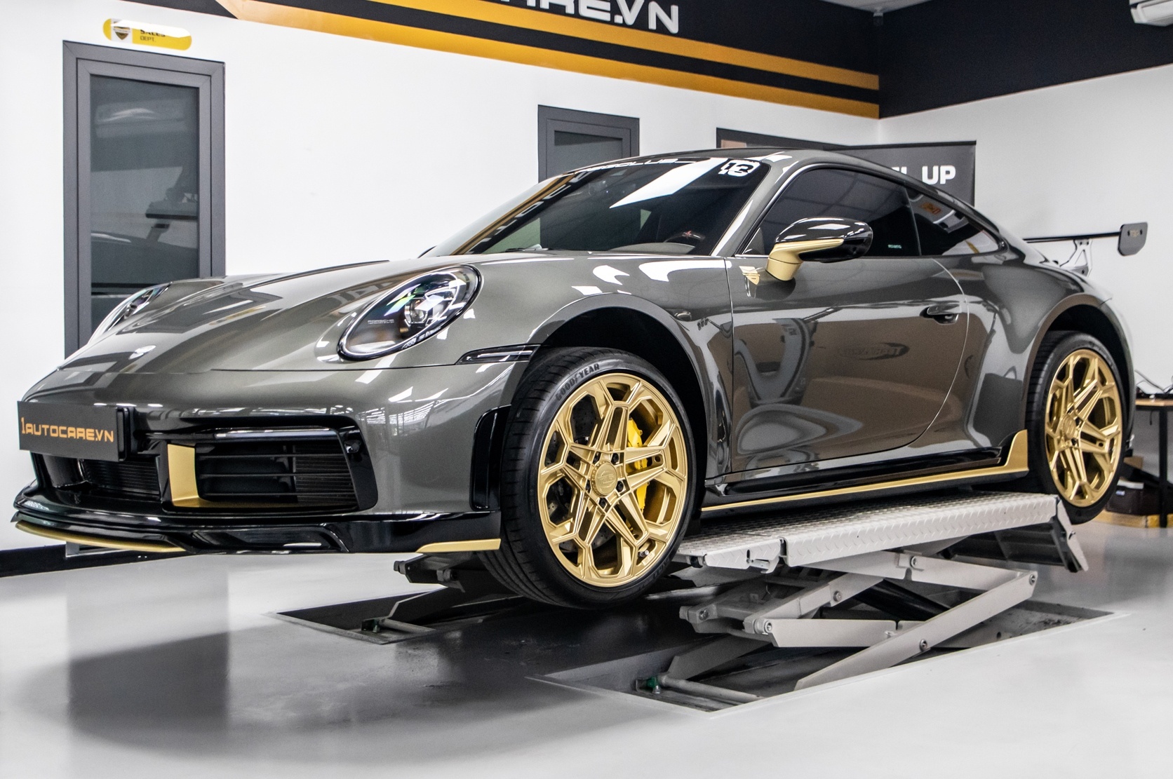 Sieu xe xep hang cho cham soc dip can Tet hinh anh