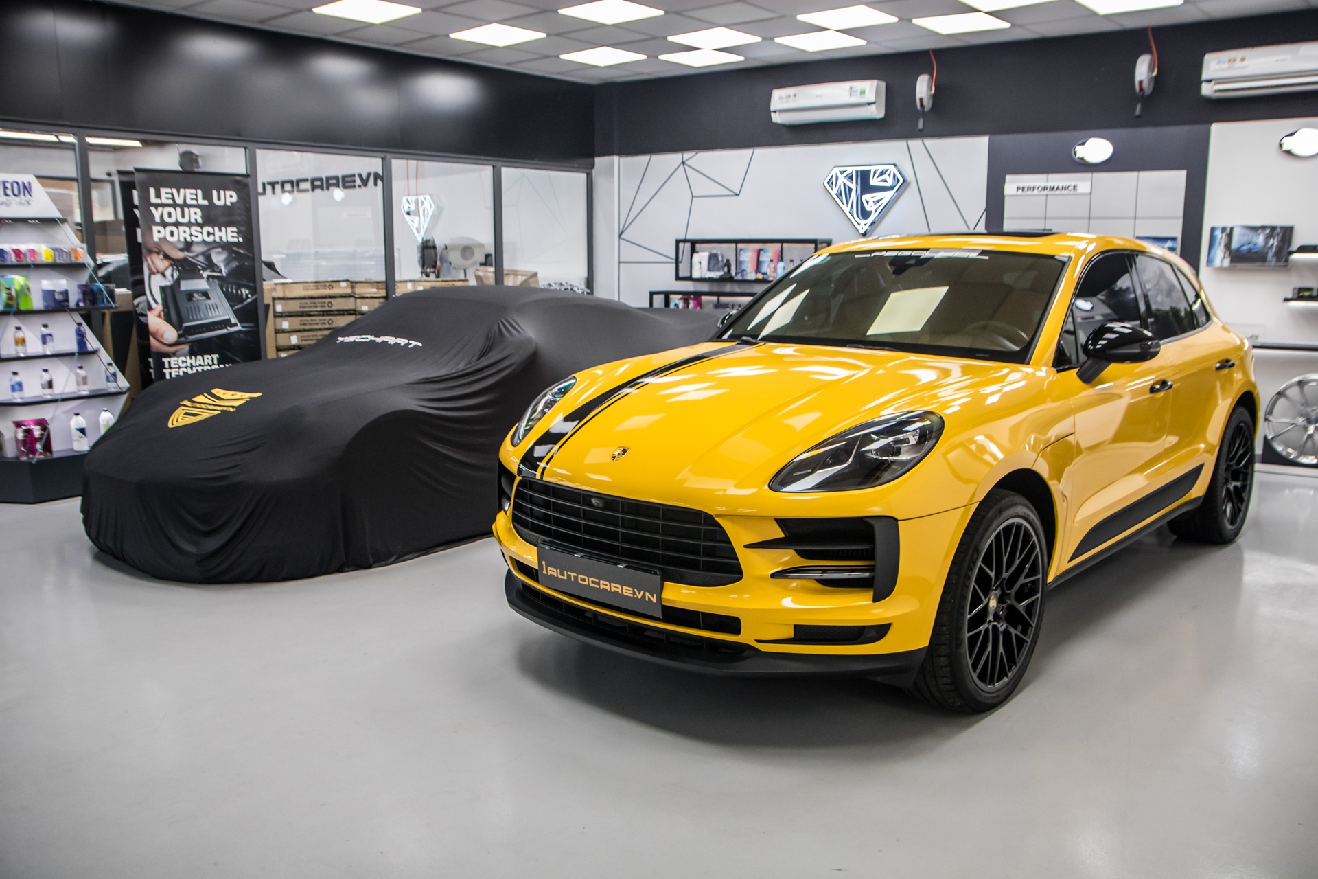 Cham soc sieu xe,  xe sang don Tet anh 6