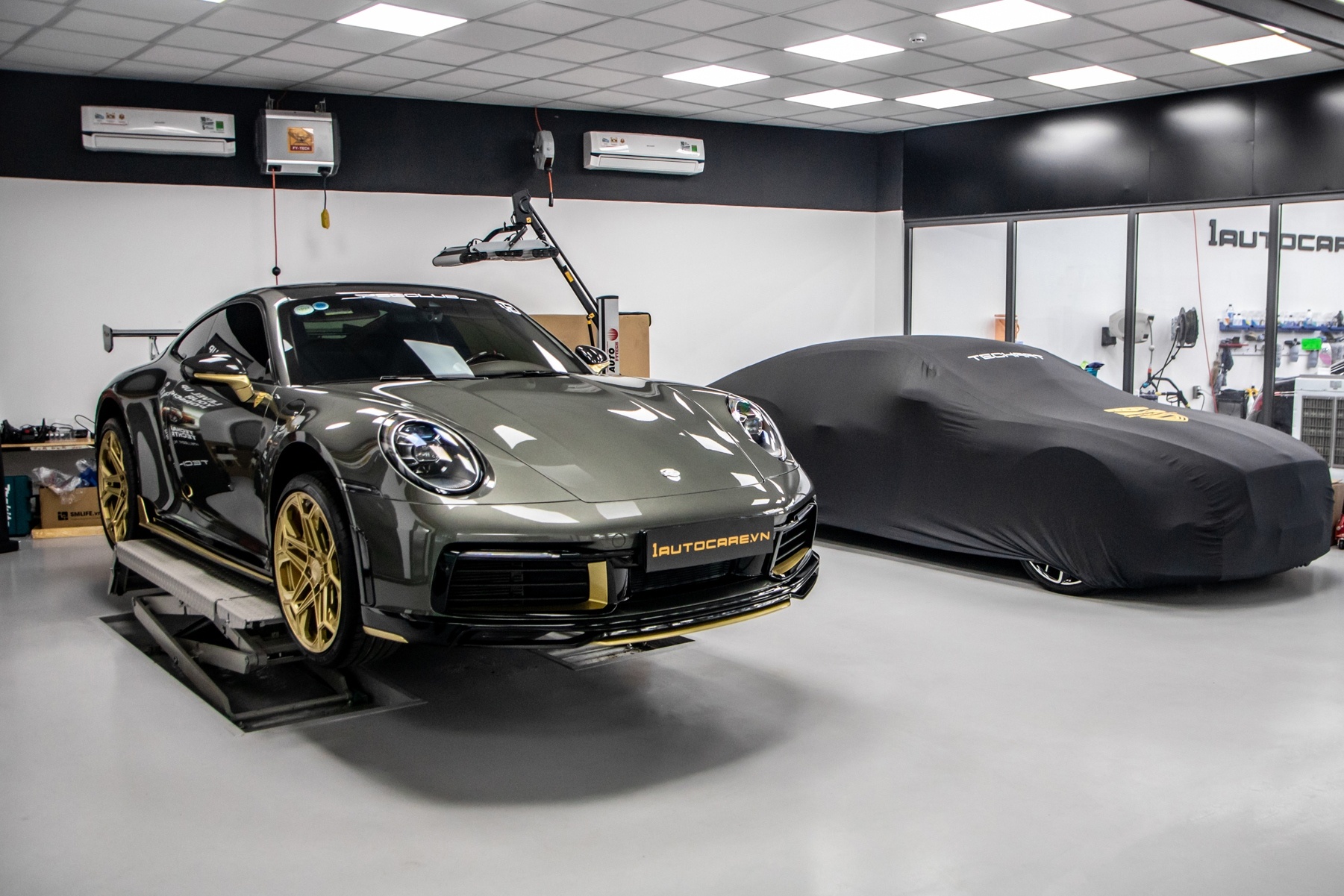 Cham soc sieu xe,  xe sang don Tet anh 2