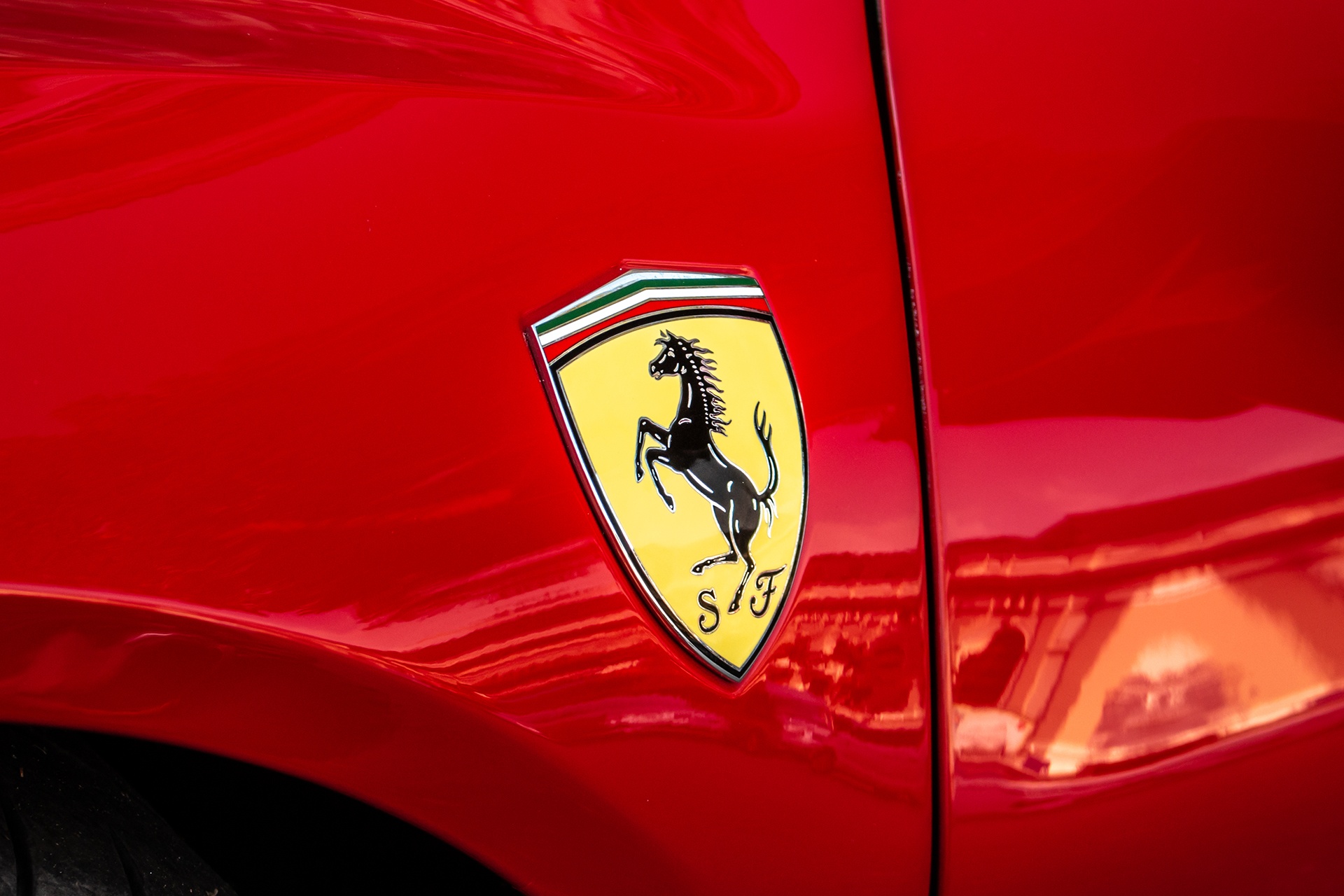Ferrari ban ra hon 13.000 sieu xe trong nam 2022 hinh anh