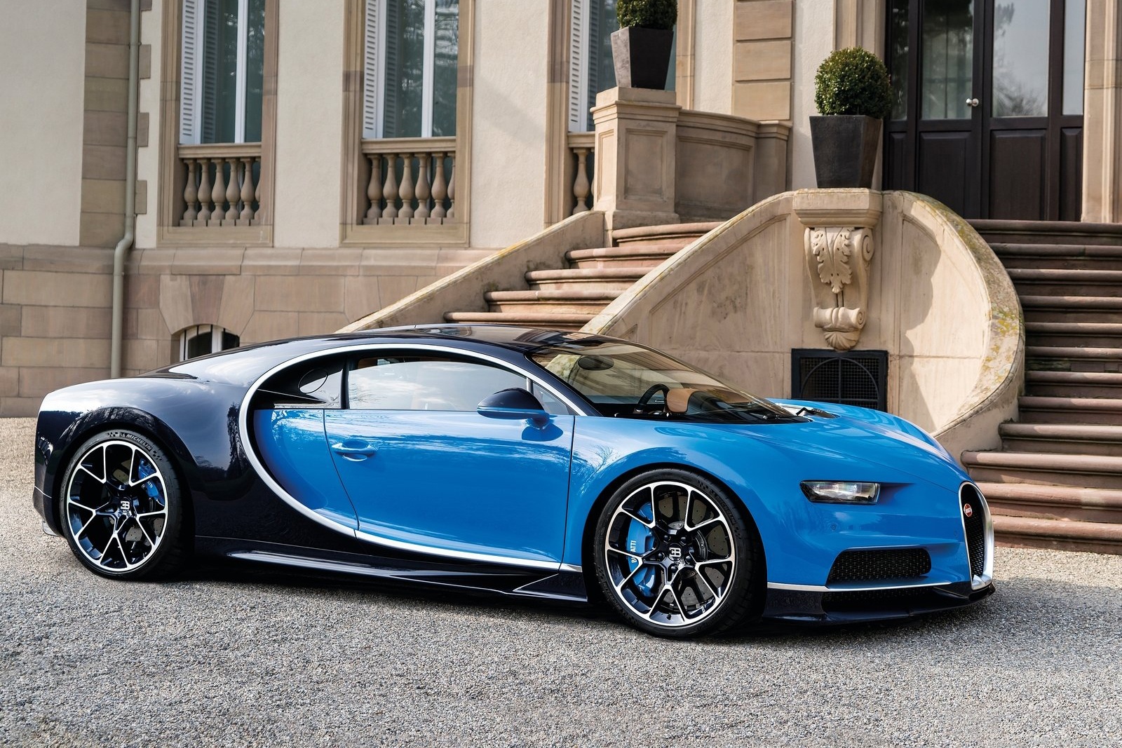 chay Bugatti Chiron gan 420 km/h anh 1
