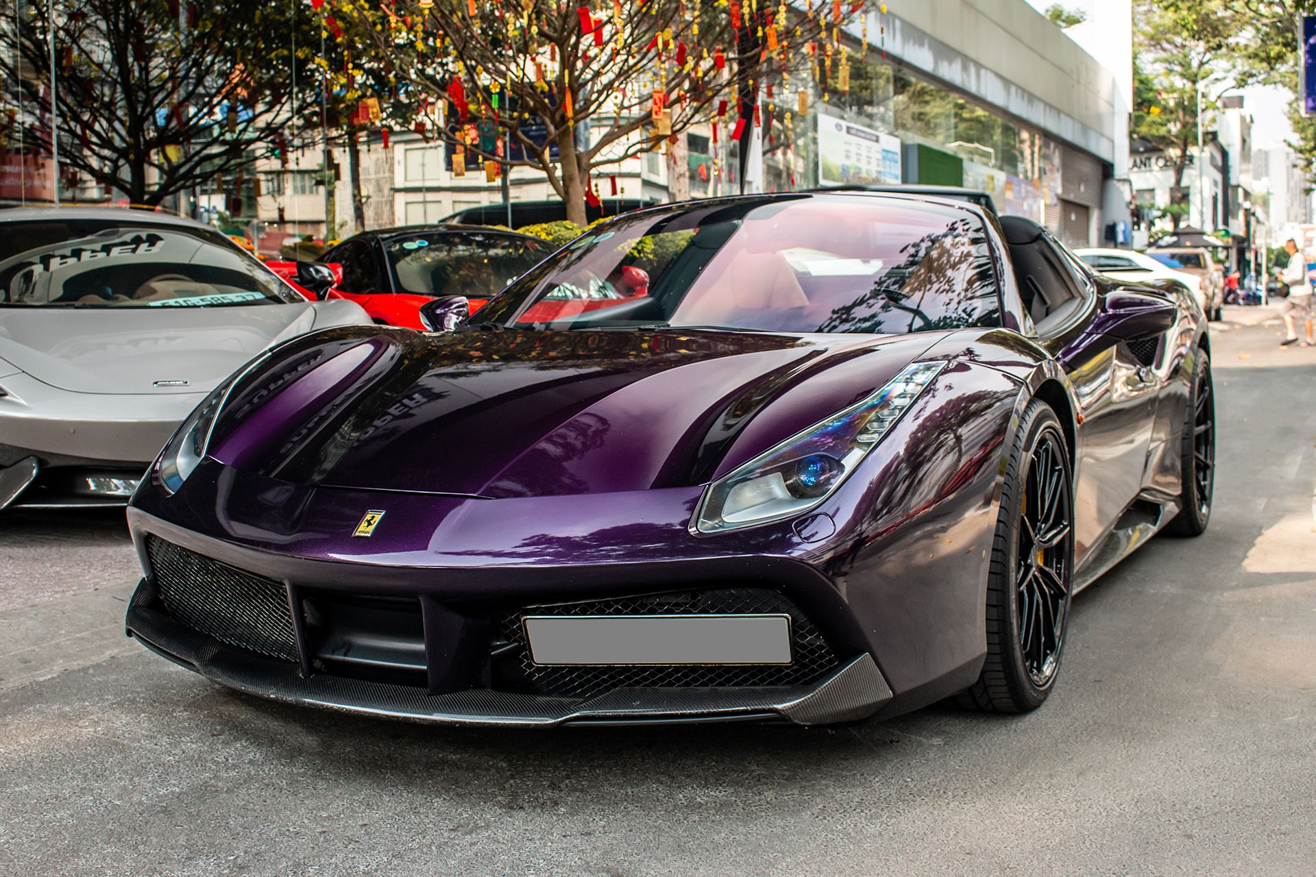 Ferrari 488 Spider hang hiem voi ngoai that doc dao tai TP.HCM hinh anh