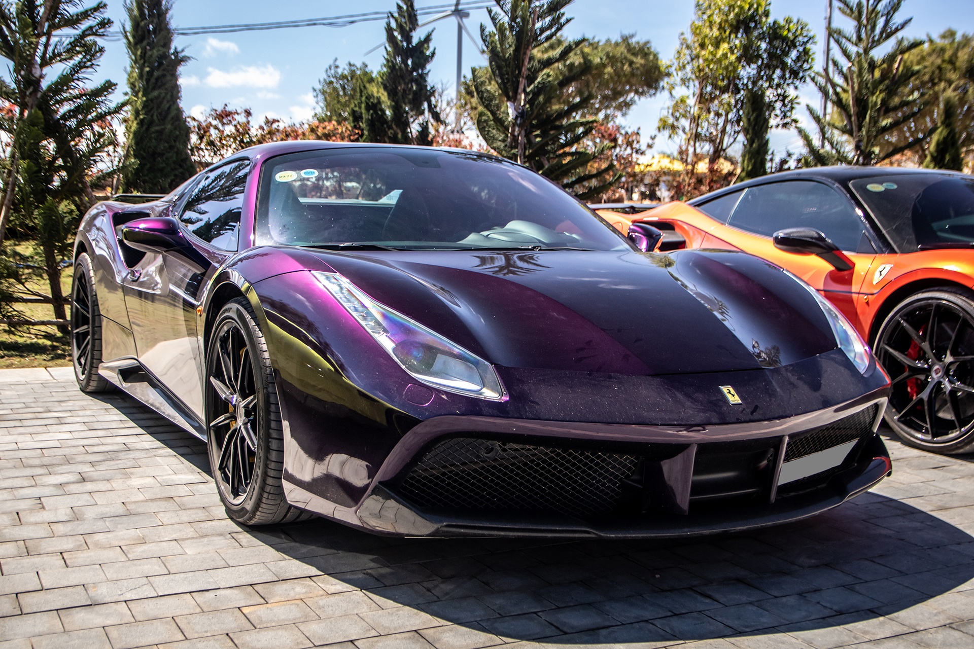 Ferrari 488 Spider anh 9